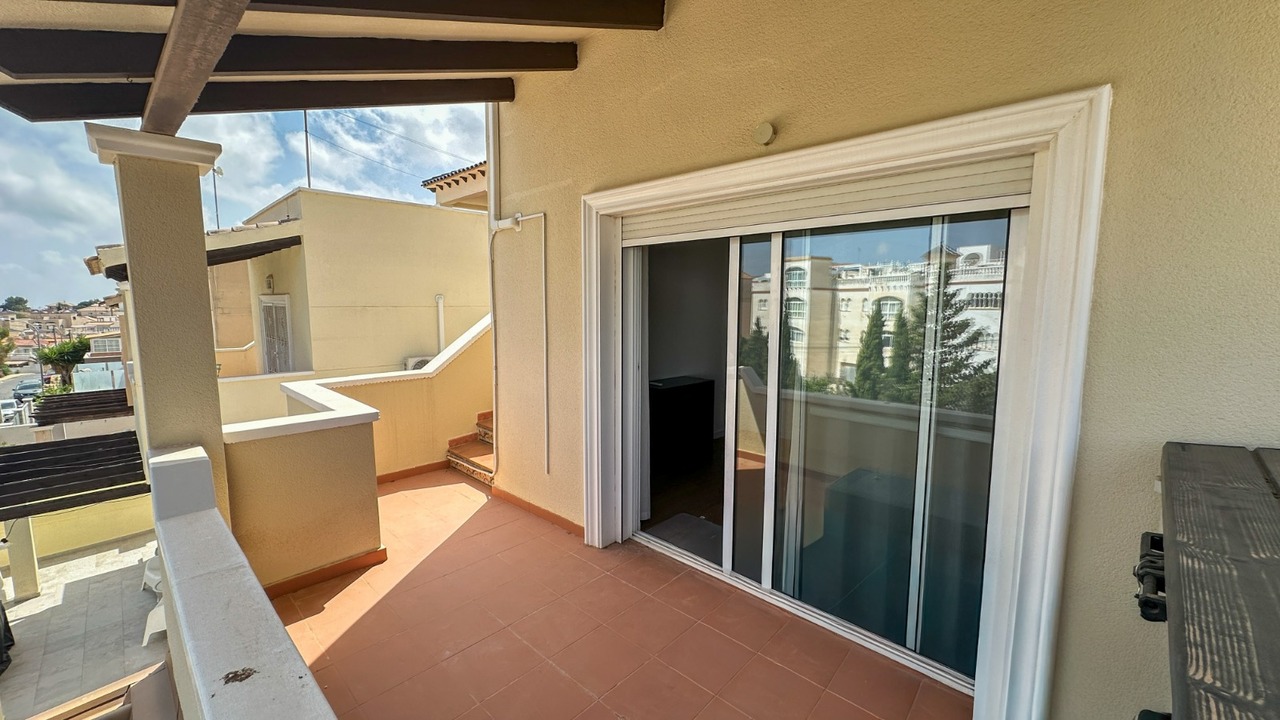 For sale - 3 Bedroom 2 Bathroom Villa in Villamartin - Costa Blanca  - Alicante