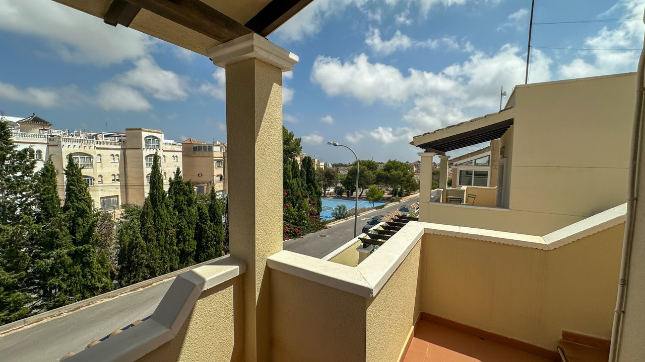 For sale - 3 Bedroom 2 Bathroom Villa in Villamartin - Costa Blanca  - Alicante