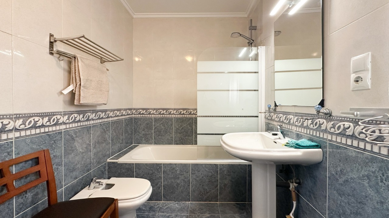 For sale - 3 Bedroom 2 Bathroom Villa in Villamartin - Costa Blanca  - Alicante