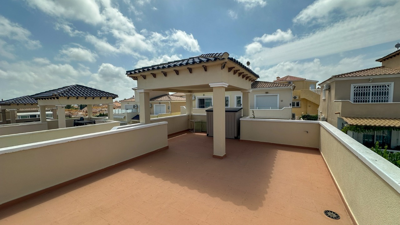For sale - 3 Bedroom 2 Bathroom Villa in Villamartin - Costa Blanca  - Alicante