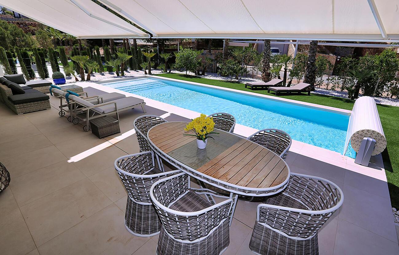 For sale - 4 Bedroom 3 Bathroom Villa in Orihuela - Las Colinas Golf  - Alicante