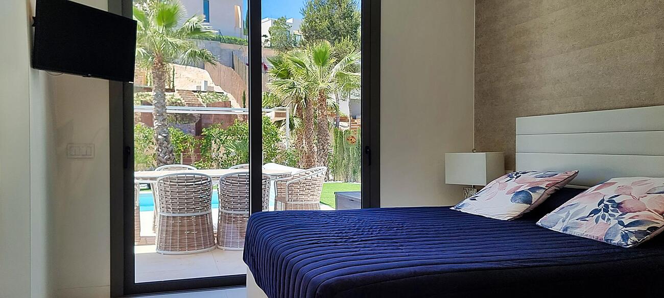 For sale - 4 Bedroom 3 Bathroom Villa in Orihuela - Las Colinas Golf  - Alicante