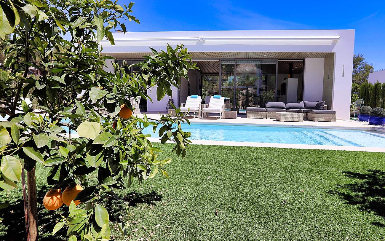 For sale - 4 Bedroom 3 Bathroom Villa in Orihuela - Las Colinas Golf  - Alicante