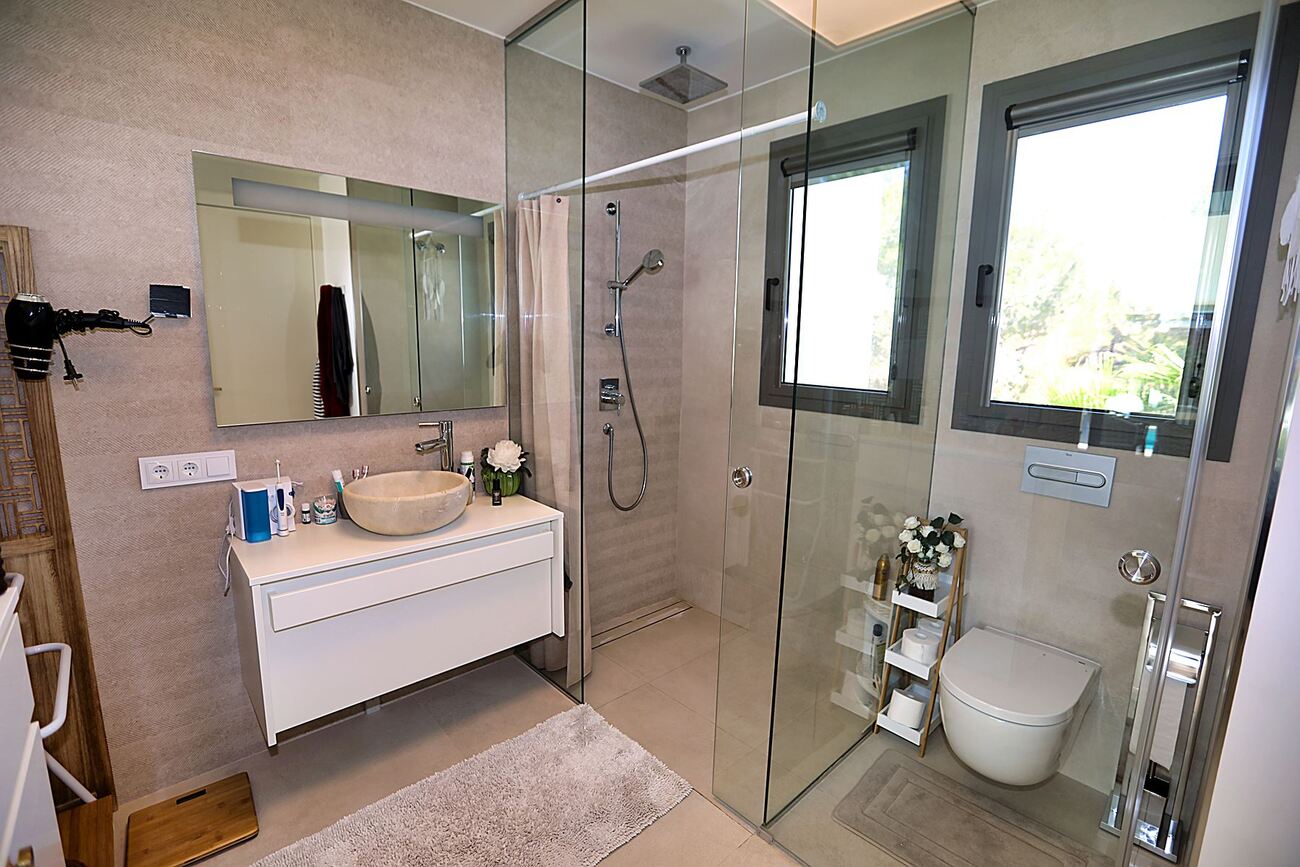 For sale - 4 Bedroom 3 Bathroom Villa in Orihuela - Las Colinas Golf  - Alicante