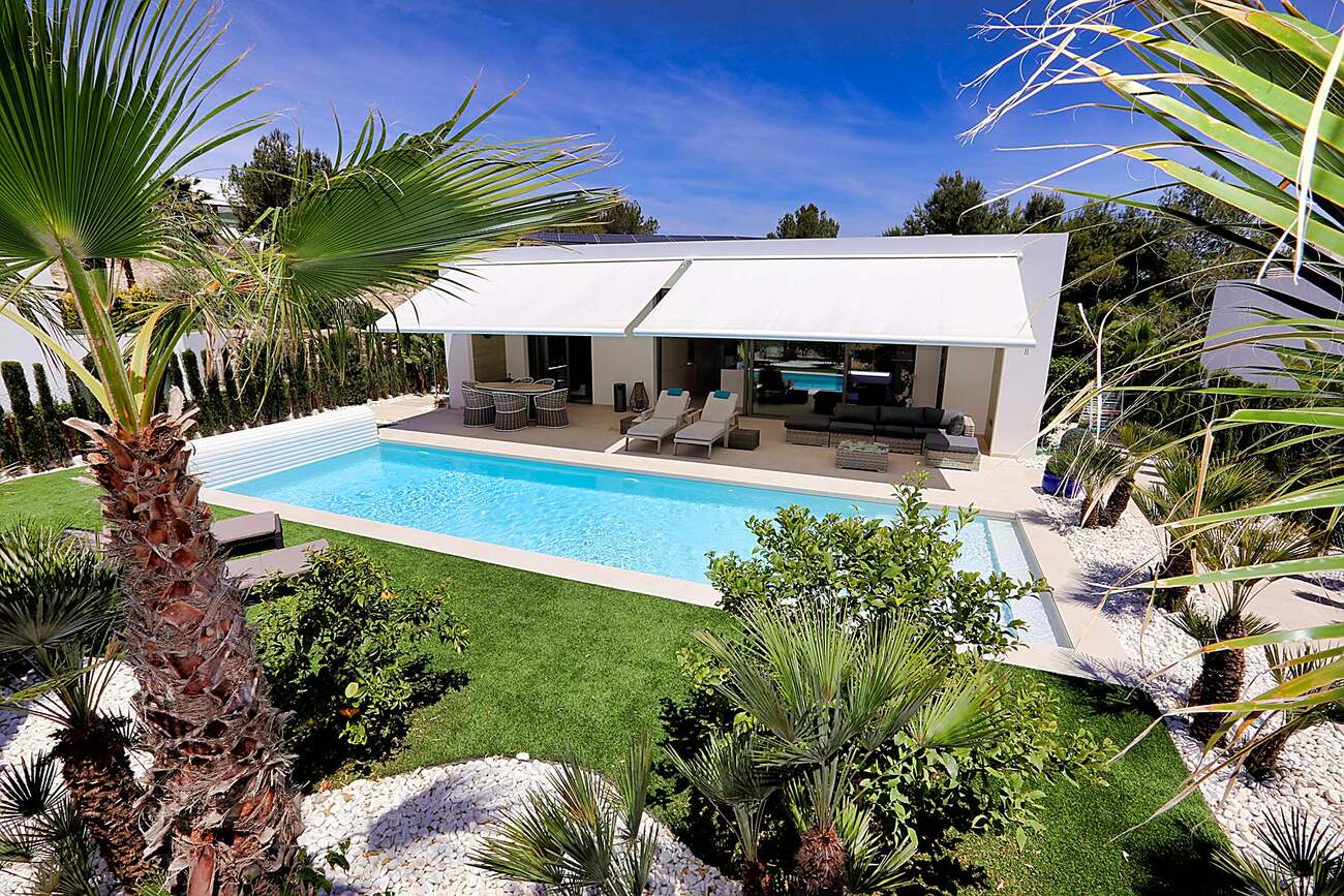 For sale - 4 Bedroom 3 Bathroom Villa in Orihuela - Las Colinas Golf  - Alicante