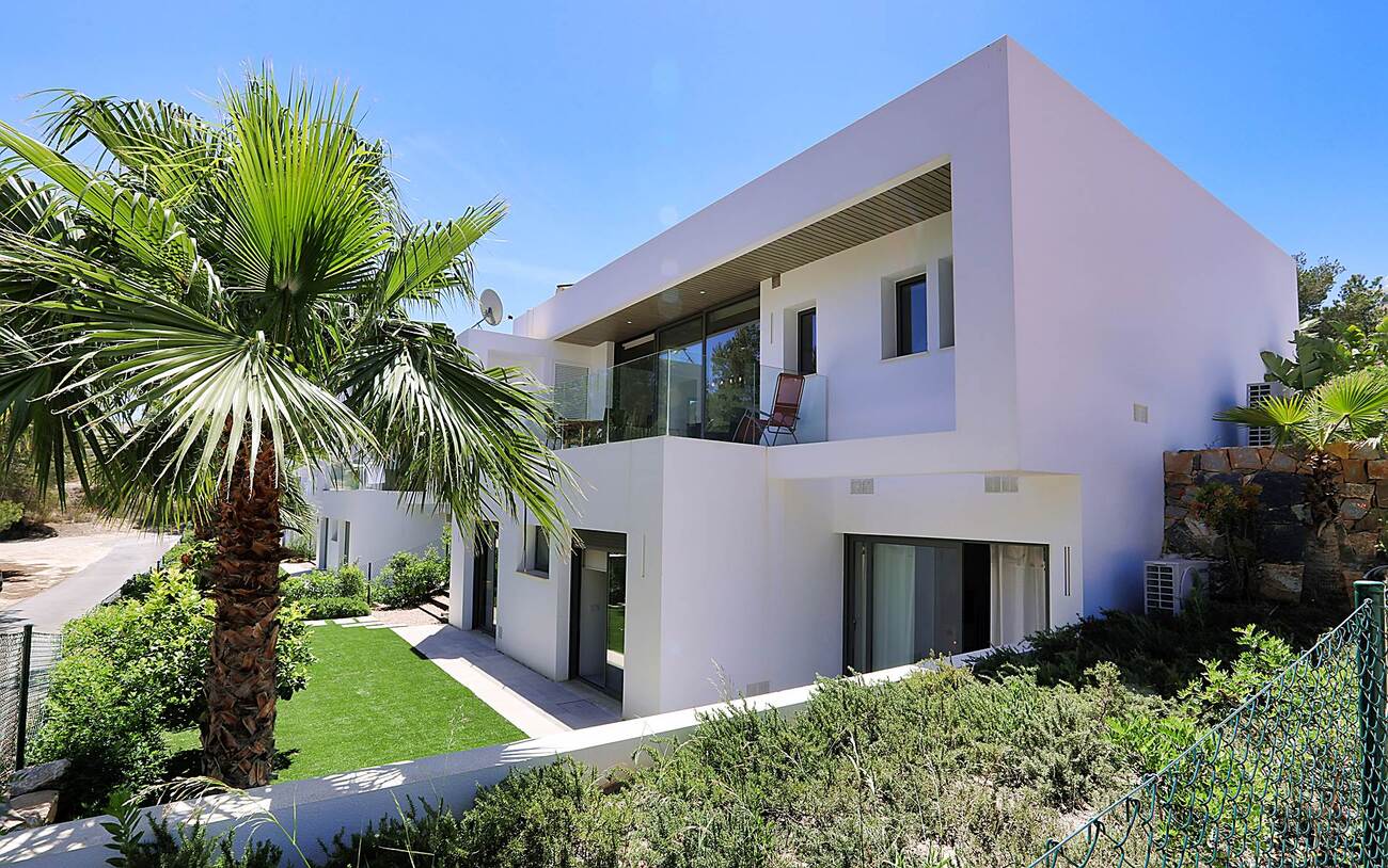 For sale - 4 Bedroom 3 Bathroom Villa in Orihuela - Las Colinas Golf  - Alicante