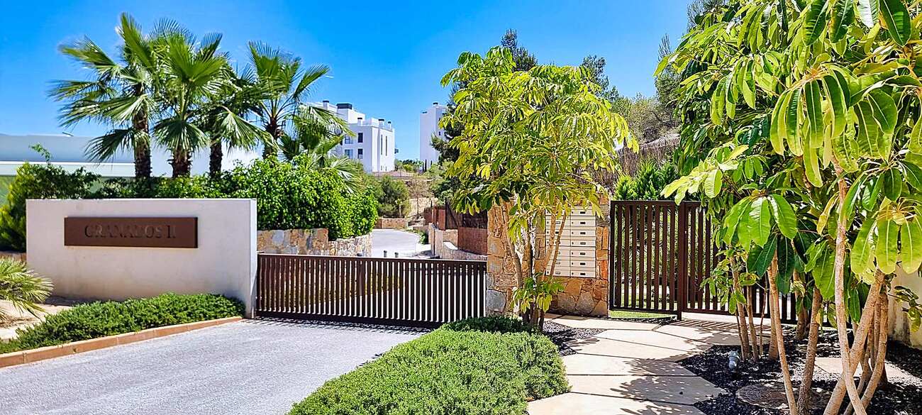 For sale - 4 Bedroom 3 Bathroom Villa in Orihuela - Las Colinas Golf  - Alicante