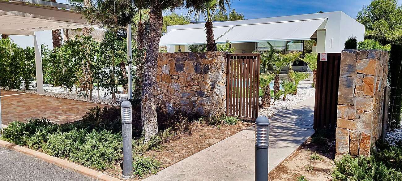 For sale - 4 Bedroom 3 Bathroom Villa in Orihuela - Las Colinas Golf  - Alicante