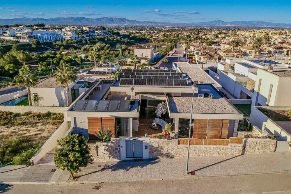 4 Bedroom 3 Bathroom Villa in Benijofar