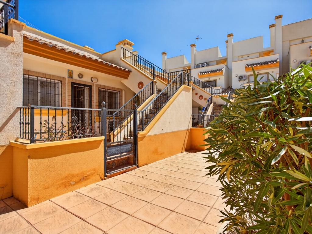 2 Bedroom 2 Bathroom Villa in Villamartin