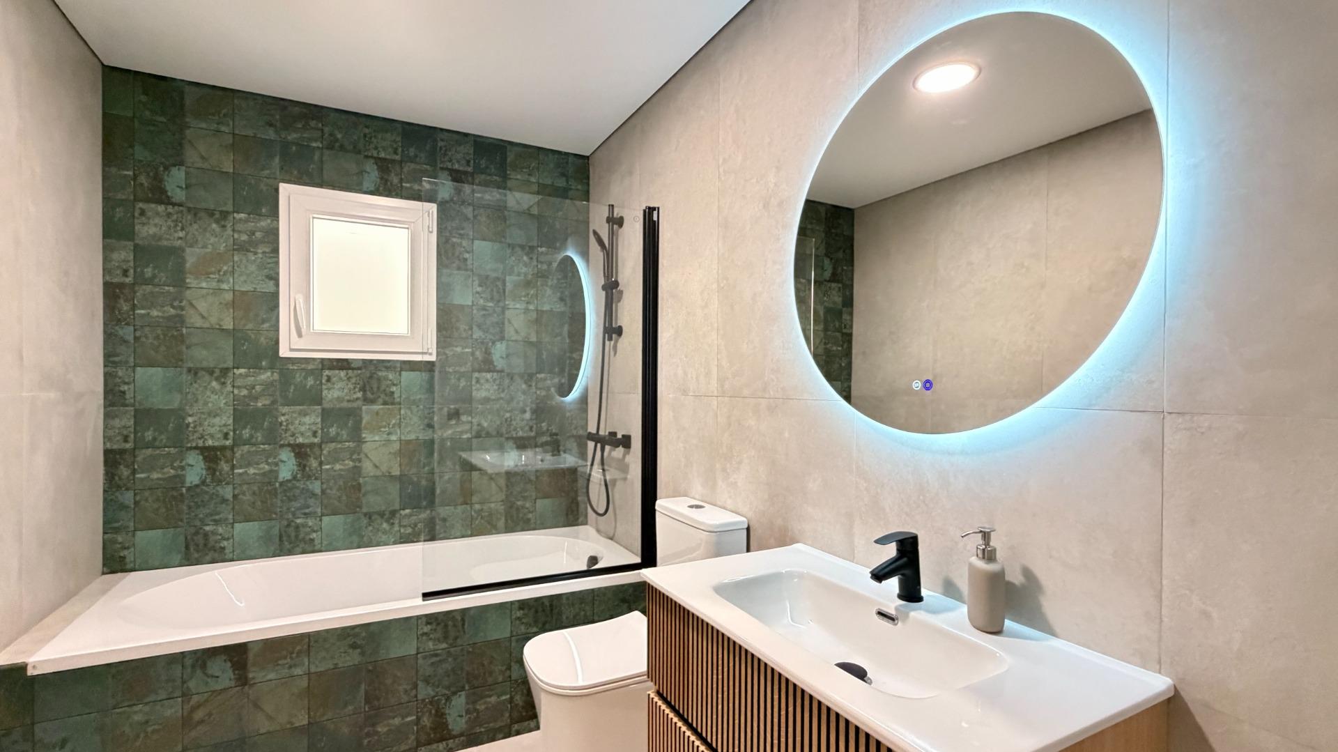 For sale - 3 Bedroom 1 Bathroom Apartment in Torrevieja - Playa Del Cura  - Alicante