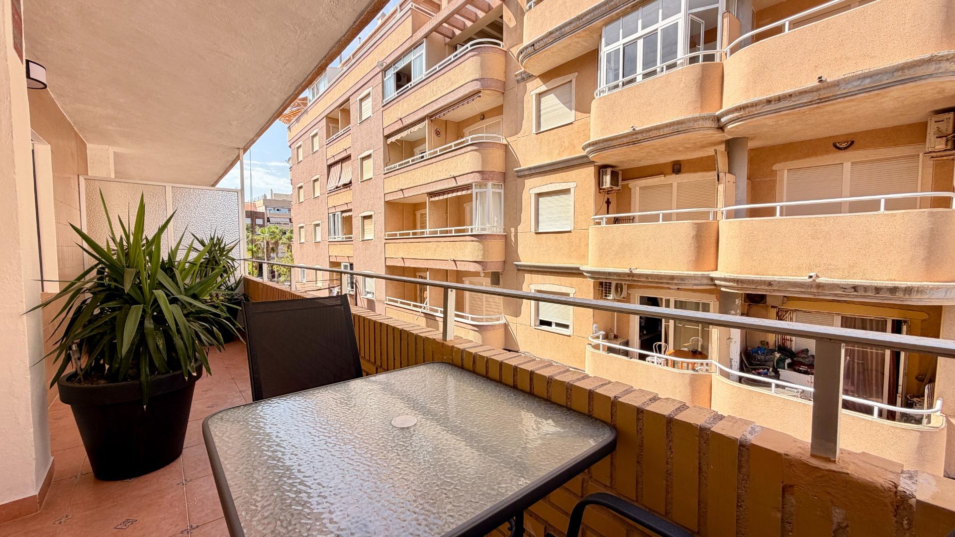 For sale - 3 Bedroom 1 Bathroom Apartment in Torrevieja - Playa Del Cura  - Alicante