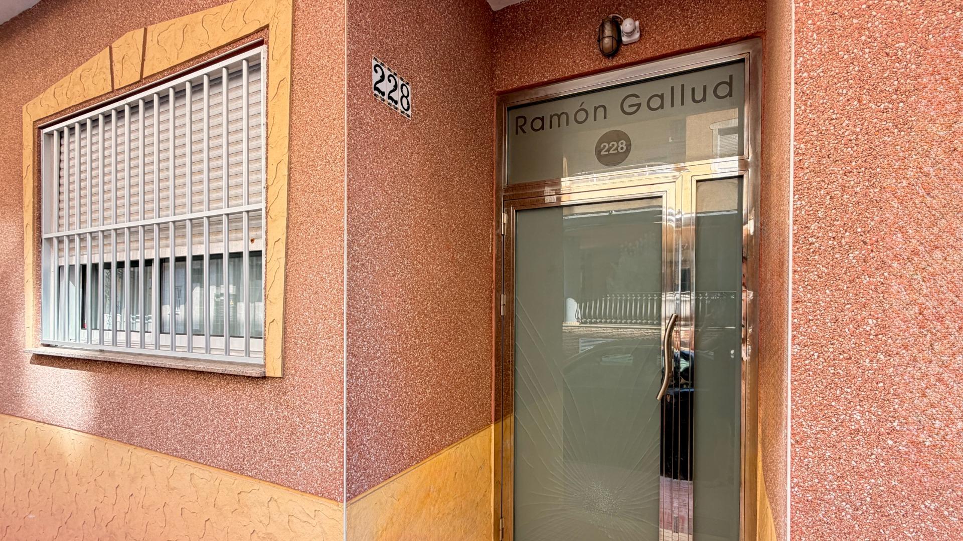 For sale - 3 Bedroom 1 Bathroom Apartment in Torrevieja - Playa Del Cura  - Alicante