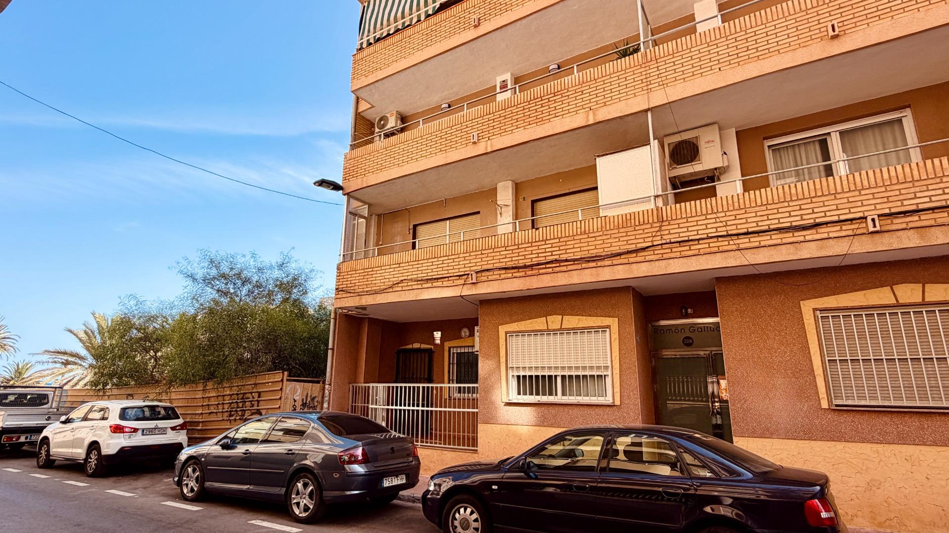 For sale - 3 Bedroom 1 Bathroom Apartment in Torrevieja - Playa Del Cura  - Alicante