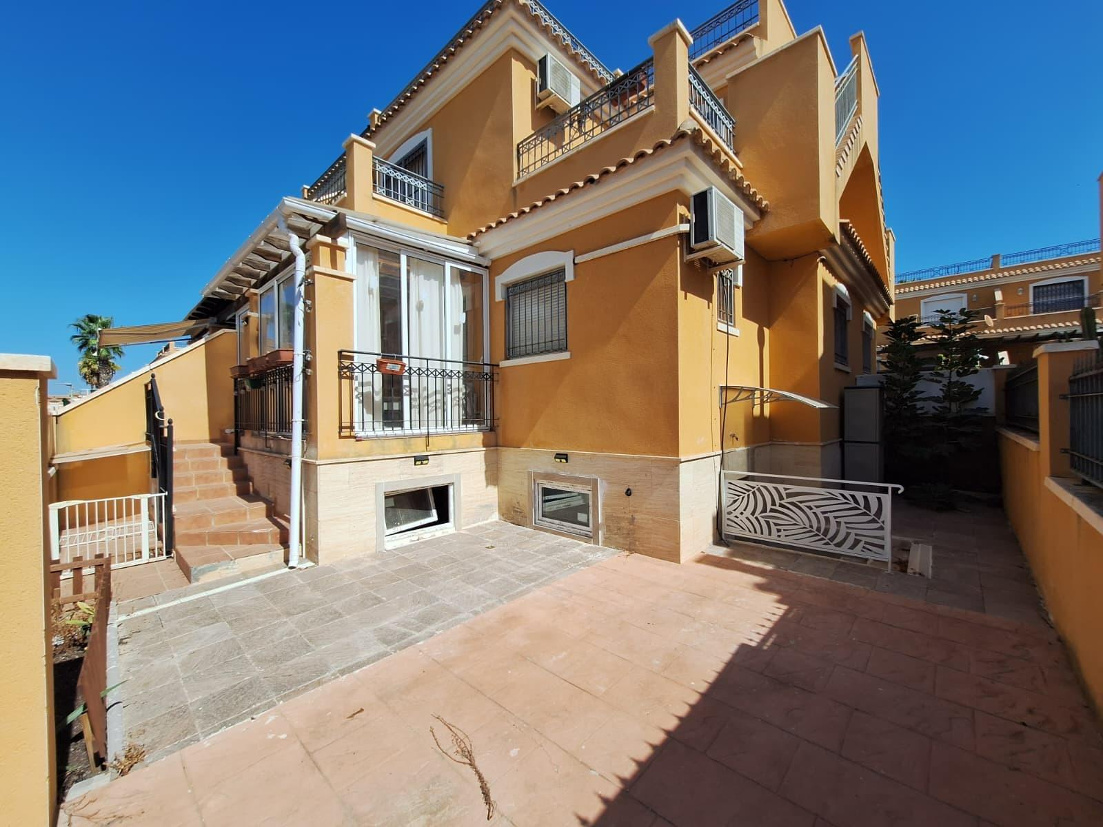 For sale - 3 Bedroom 2 Bathroom Duplex in Torrevieja - aguas nuevas  - Alicante