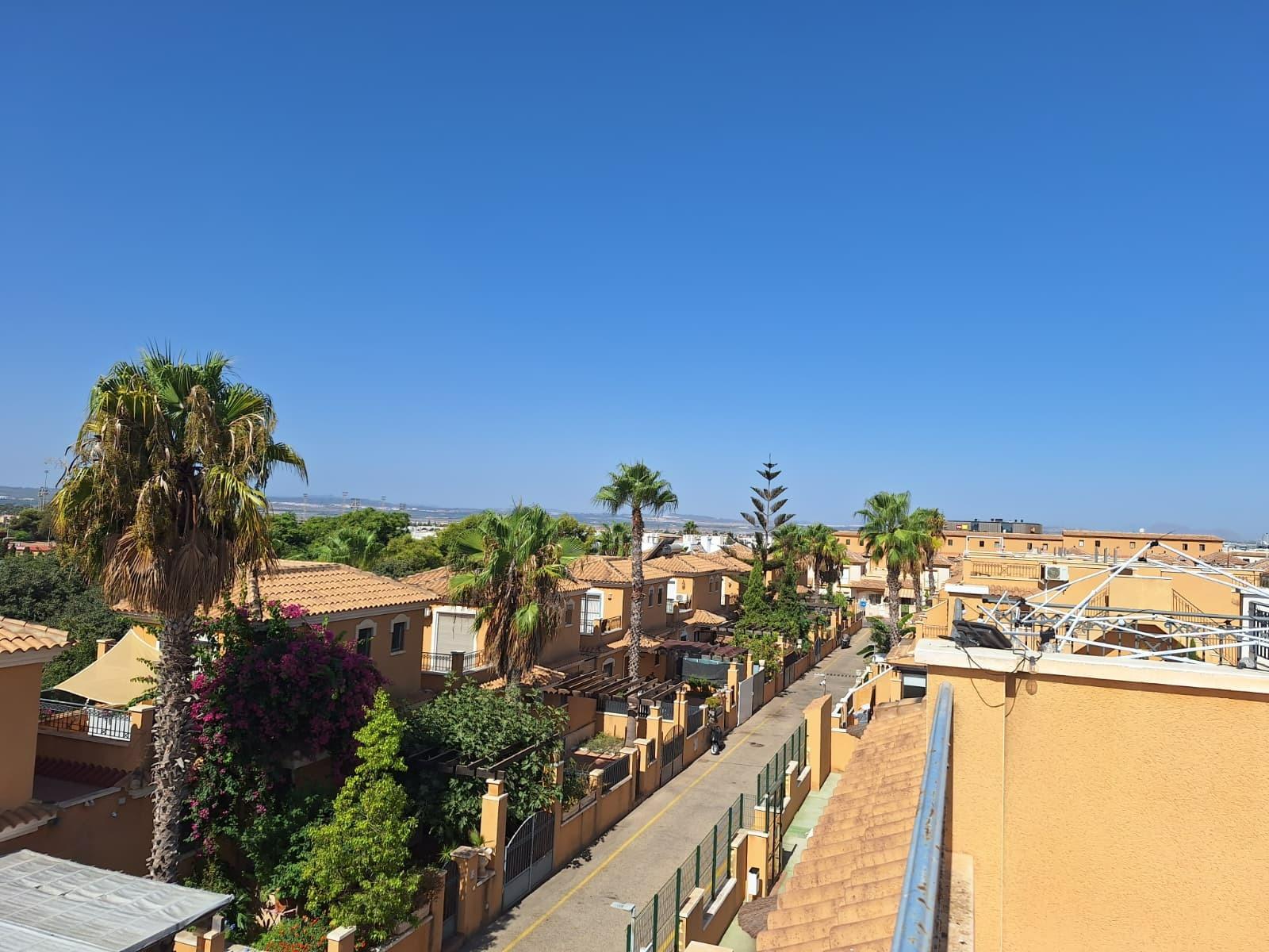 For sale - 3 Bedroom 2 Bathroom Duplex in Torrevieja - aguas nuevas  - Alicante