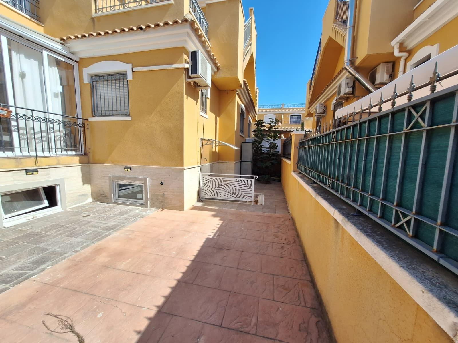 For sale - 3 Bedroom 2 Bathroom Duplex in Torrevieja - aguas nuevas  - Alicante