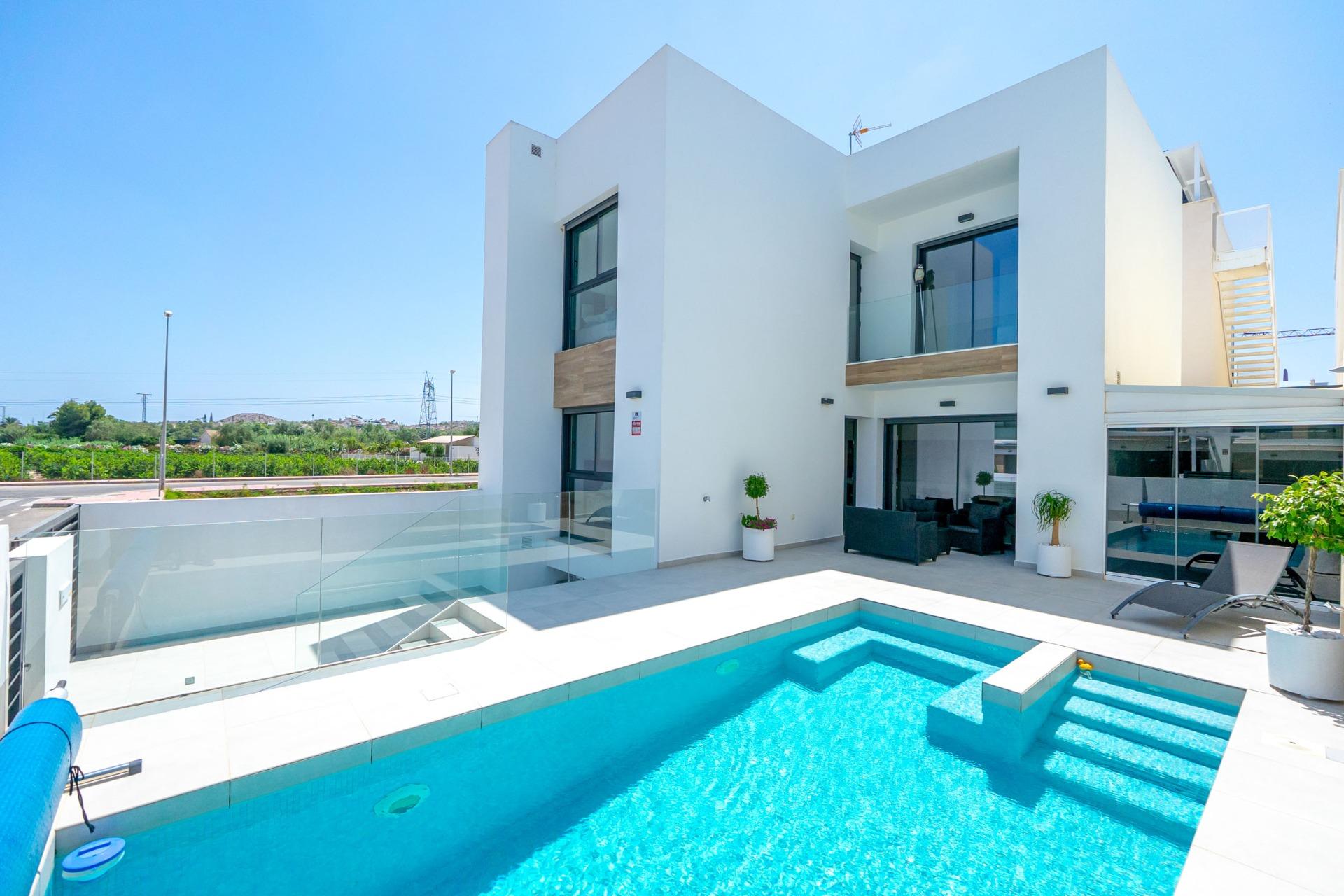 For sale - 5 Bedroom 4 Bathroom Villa in Rojales - Benimar  - Alicante
