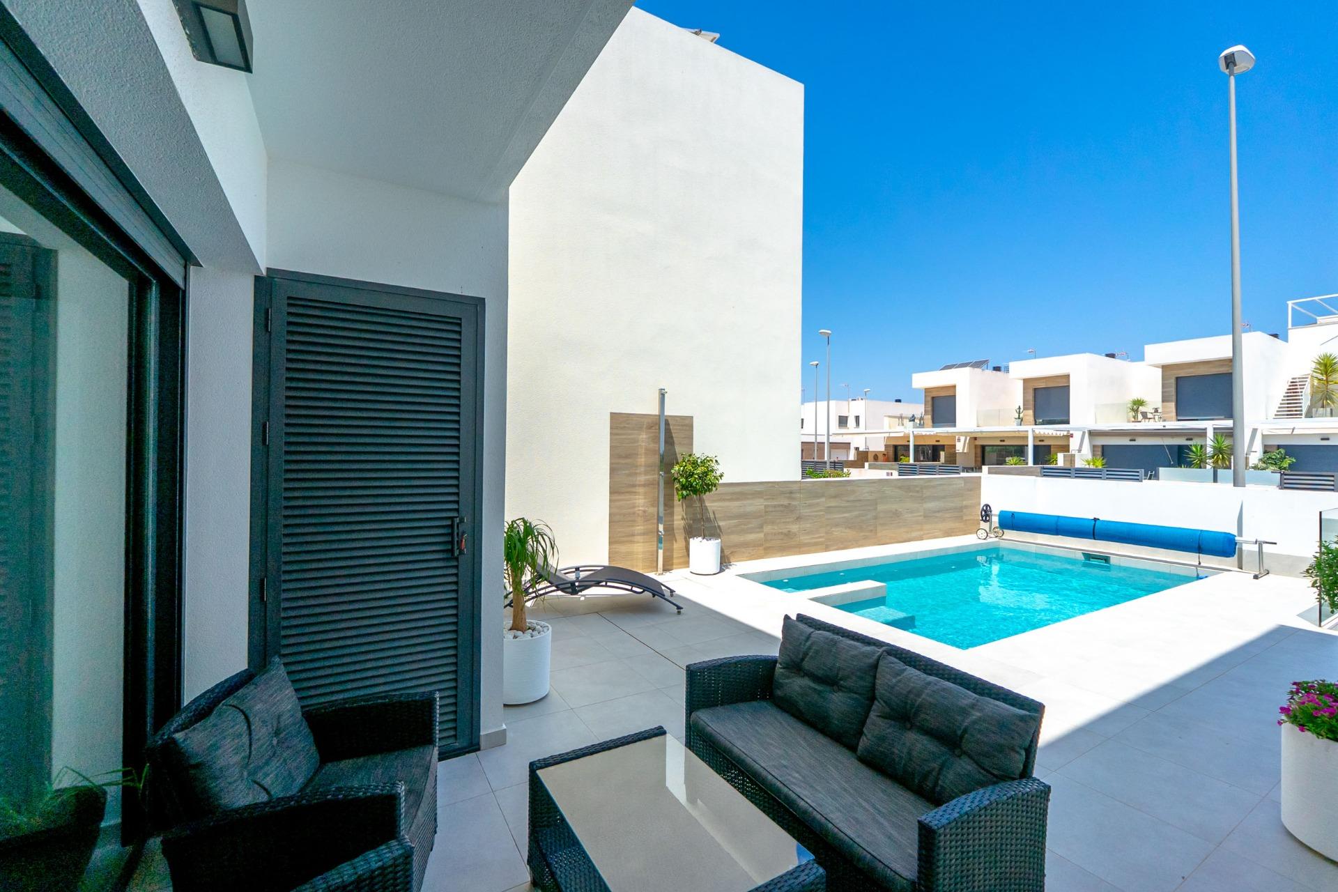 For sale - 5 Bedroom 4 Bathroom Villa in Rojales - Benimar  - Alicante