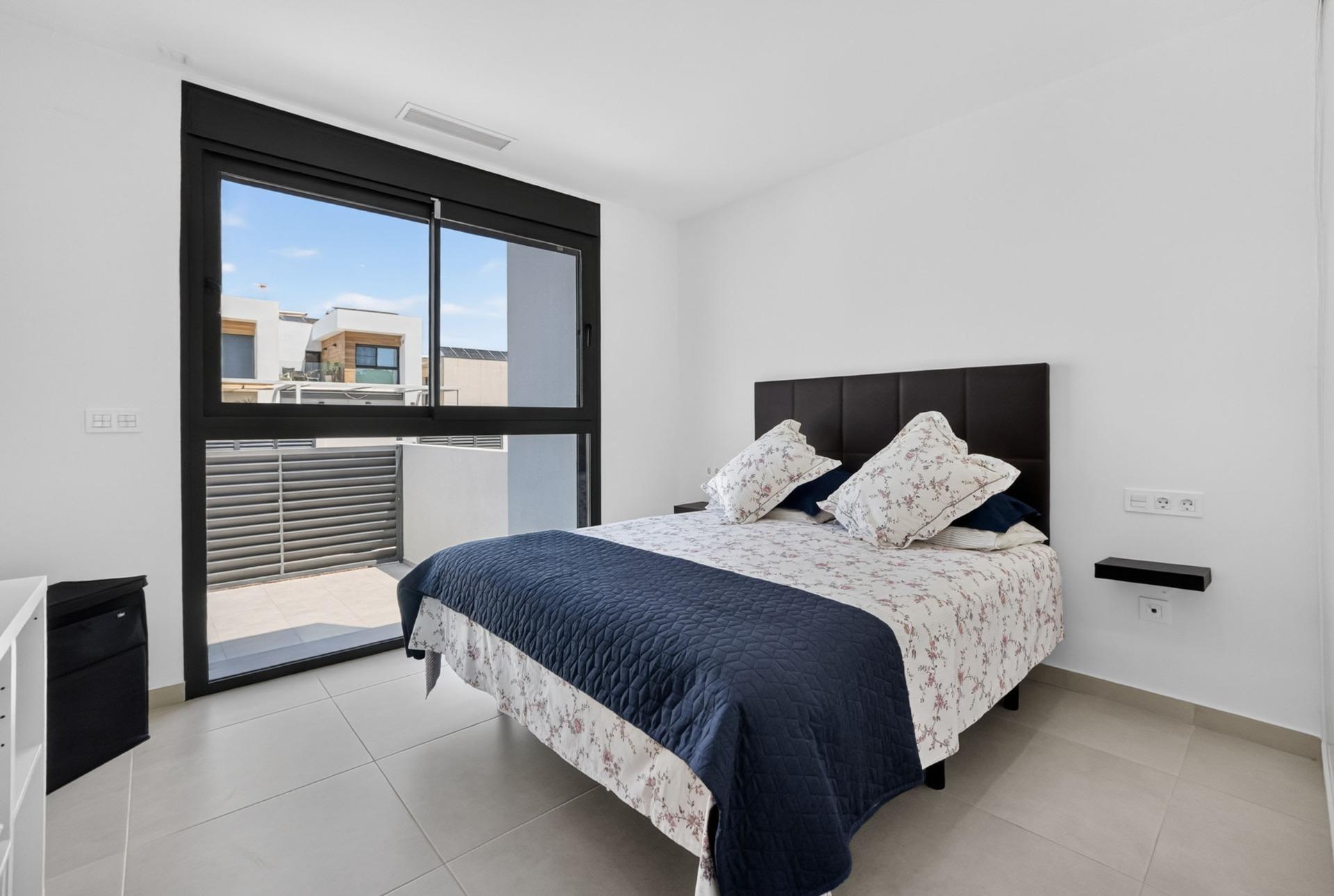 For sale - 5 Bedroom 4 Bathroom Villa in Rojales - Benimar  - Alicante