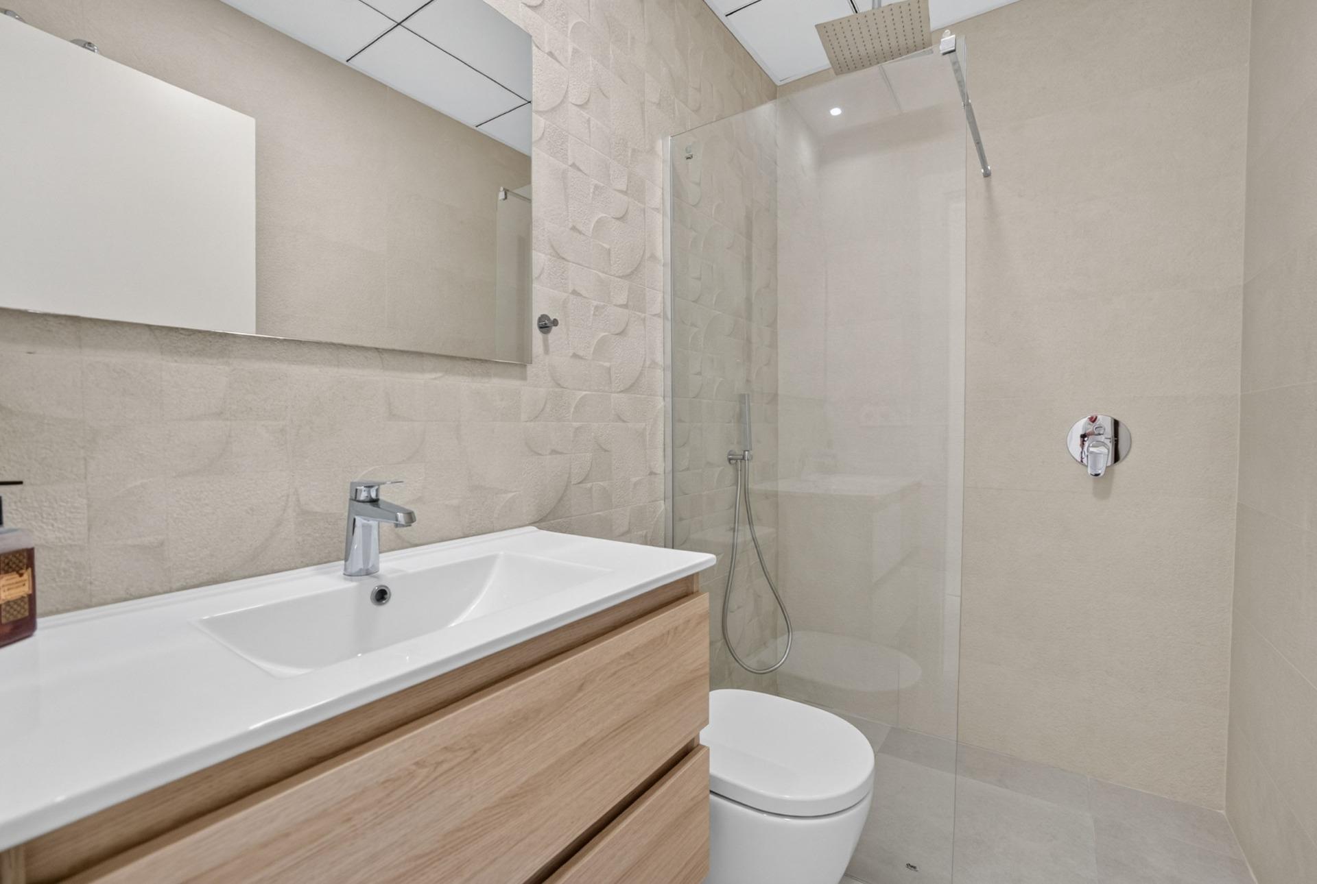 For sale - 5 Bedroom 4 Bathroom Villa in Rojales - Benimar  - Alicante
