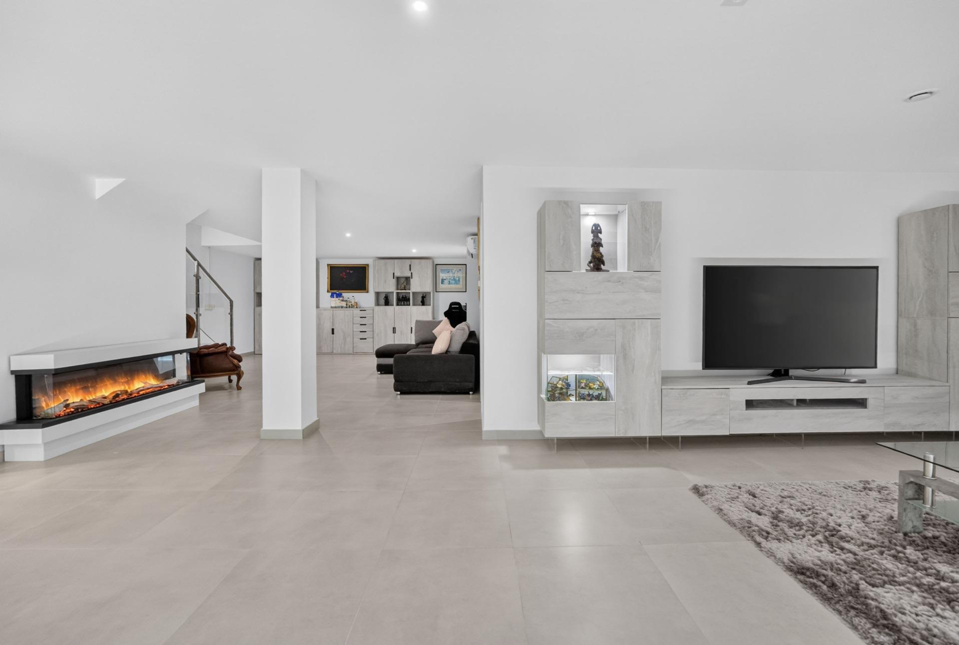 For sale - 5 Bedroom 4 Bathroom Villa in Rojales - Benimar  - Alicante
