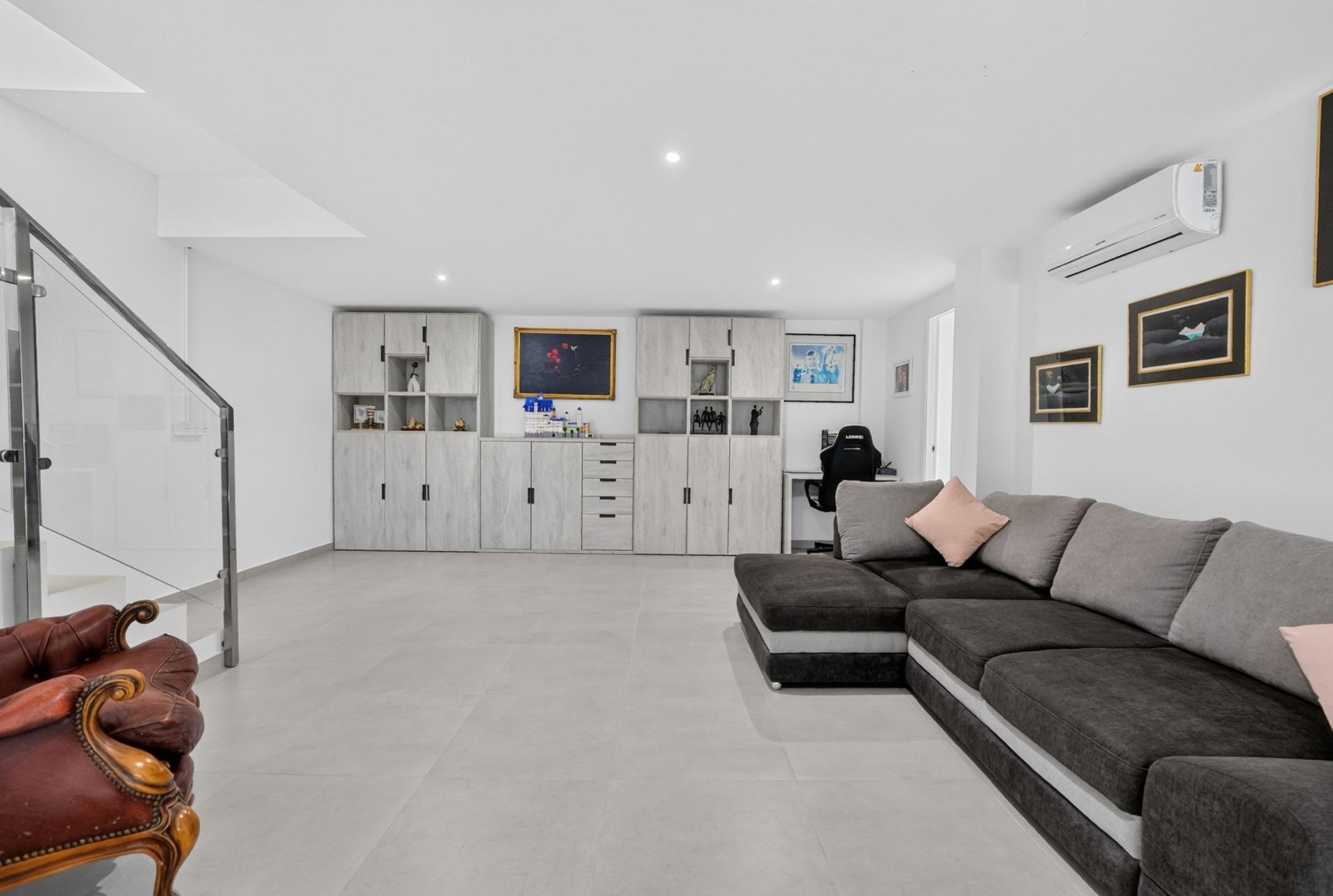 For sale - 5 Bedroom 4 Bathroom Villa in Rojales - Benimar  - Alicante
