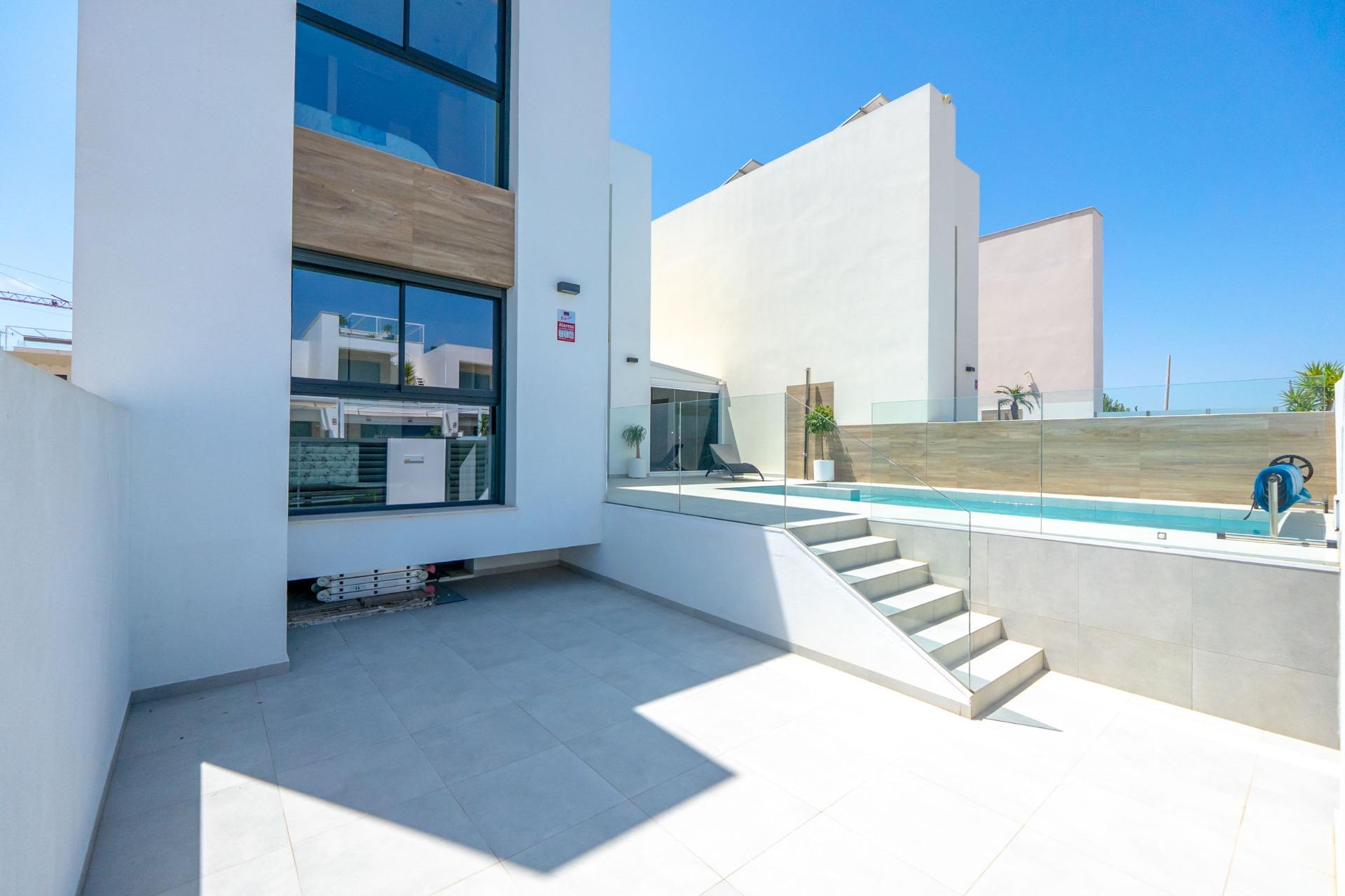 For sale - 5 Bedroom 4 Bathroom Villa in Rojales - Benimar  - Alicante