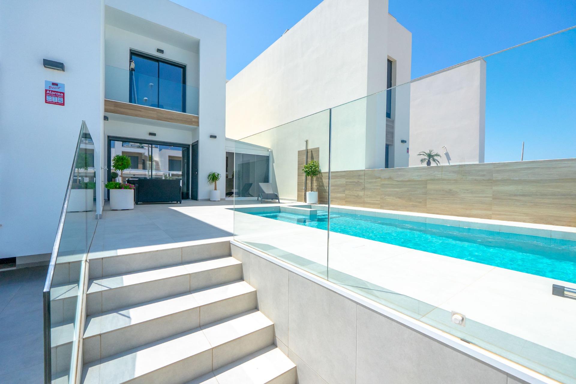 For sale - 5 Bedroom 4 Bathroom Villa in Rojales - Benimar  - Alicante