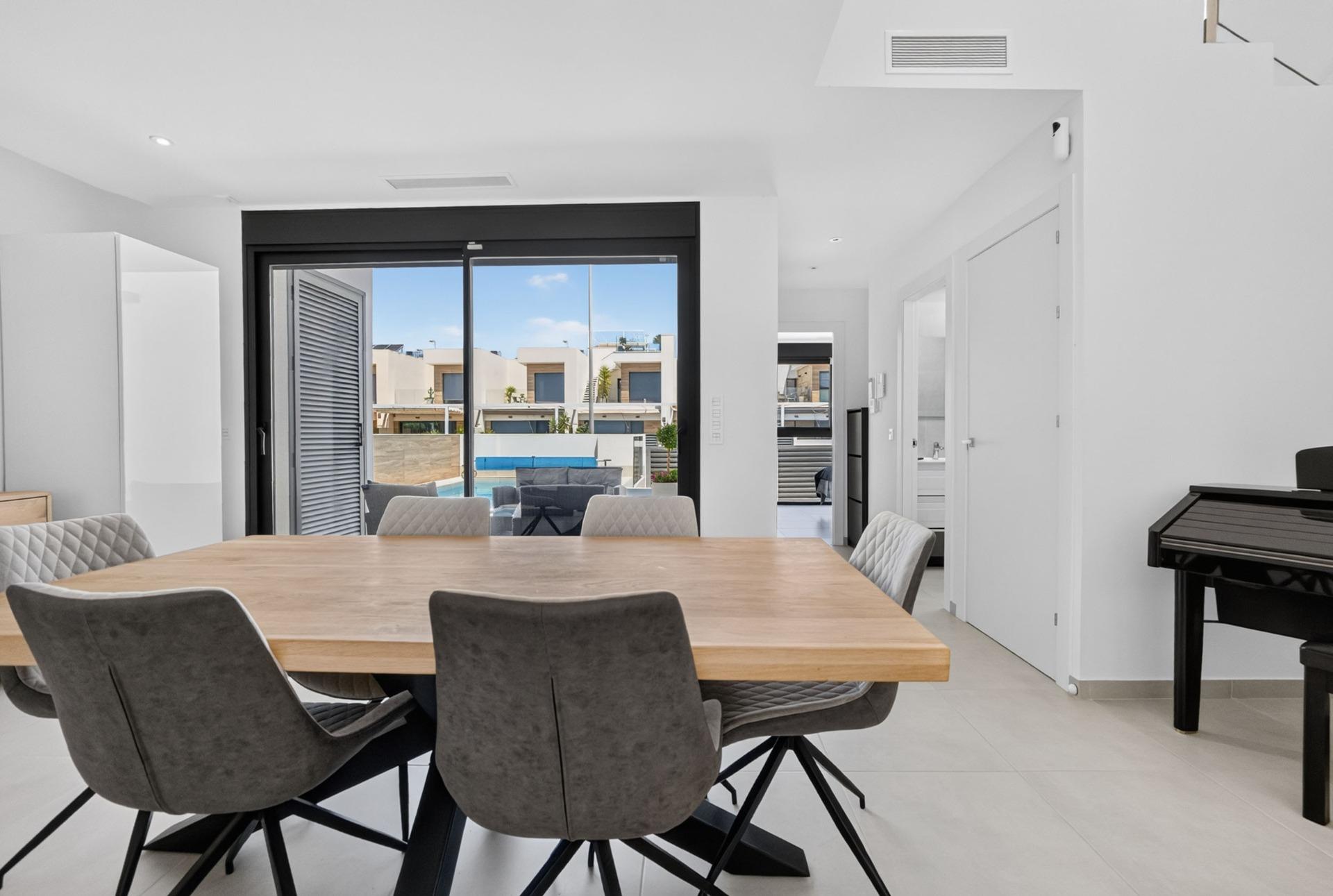 For sale - 5 Bedroom 4 Bathroom Villa in Rojales - Benimar  - Alicante