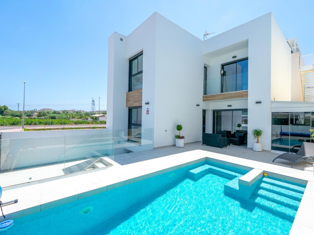 5 Bedroom 4 Bathroom Villa in Rojales
