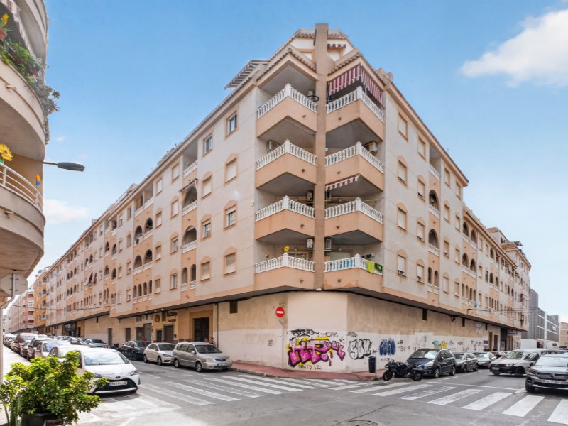For sale - 2 Bedroom 1 Bathroom Apartment in Torrevieja - Costa Blanca  - Alicante