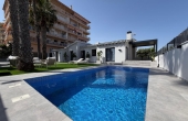 27-187-519-11-1121/81136, 4 Bedroom 2 Bathroom Villa in Torrevieja