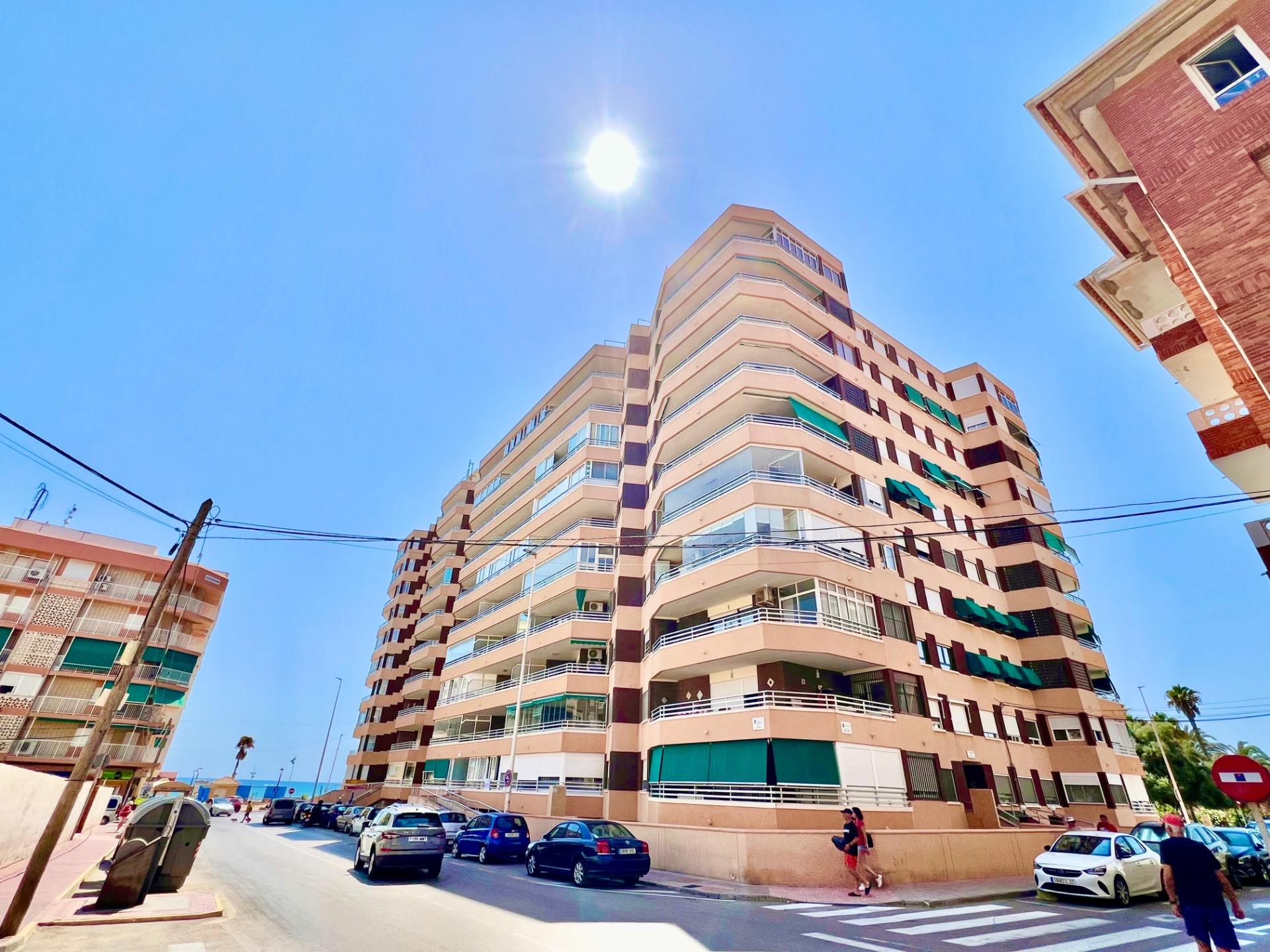 For sale - 3 Bedroom 1 Bathroom Apartment in Torrevieja - La Mata  - Alicante