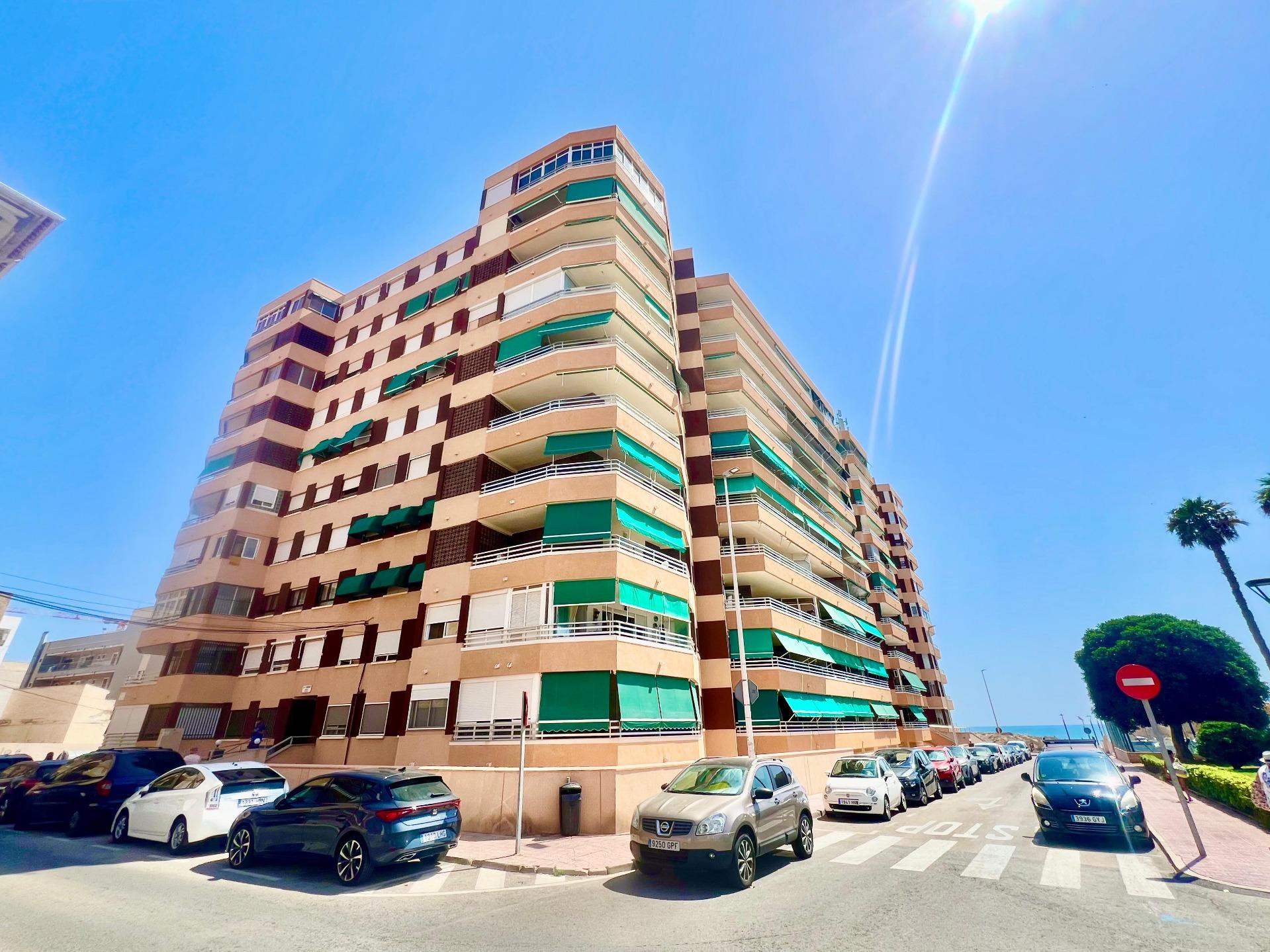 For sale - 3 Bedroom 1 Bathroom Apartment in Torrevieja - La Mata  - Alicante