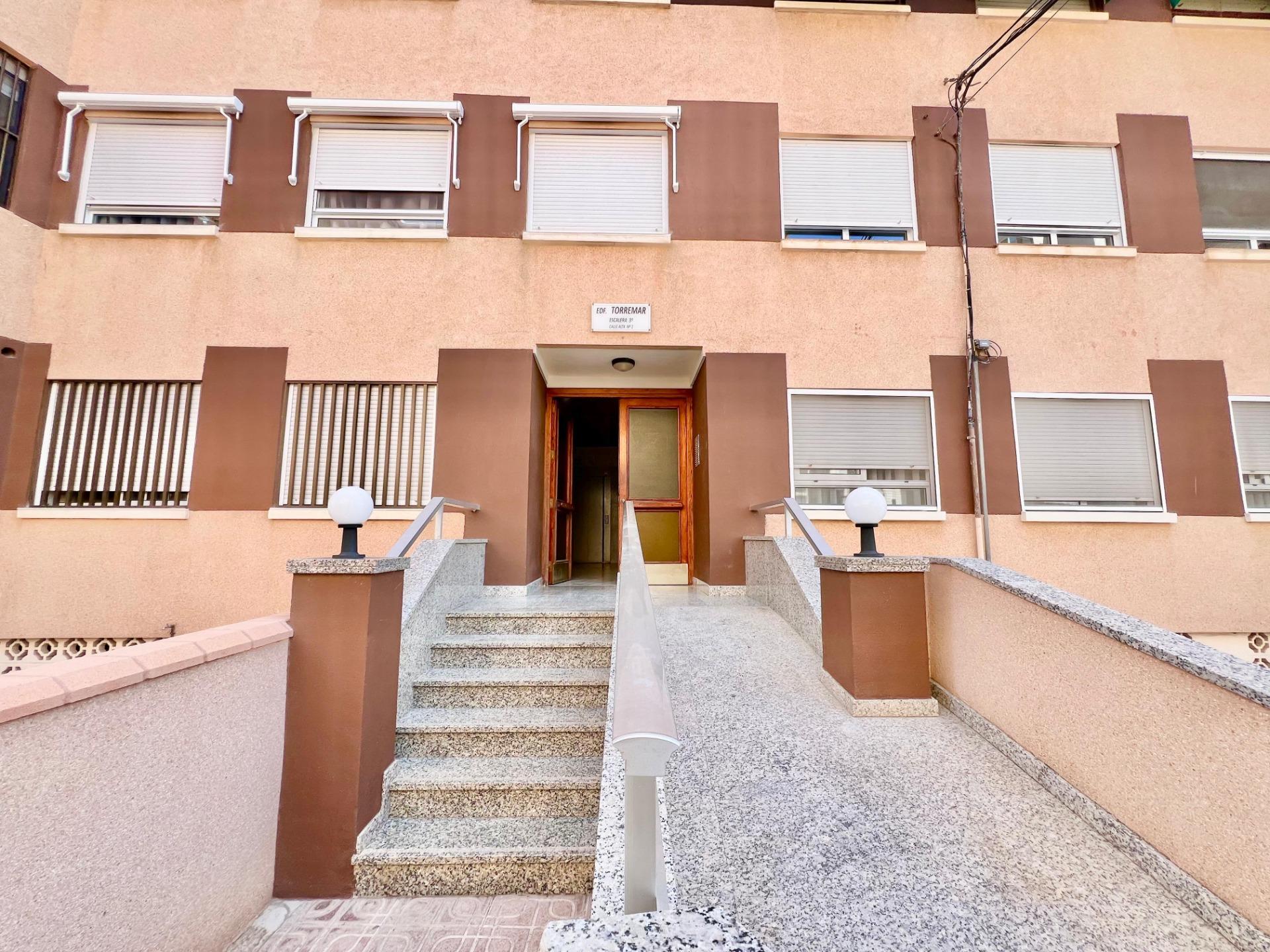 For sale - 3 Bedroom 1 Bathroom Apartment in Torrevieja - La Mata  - Alicante