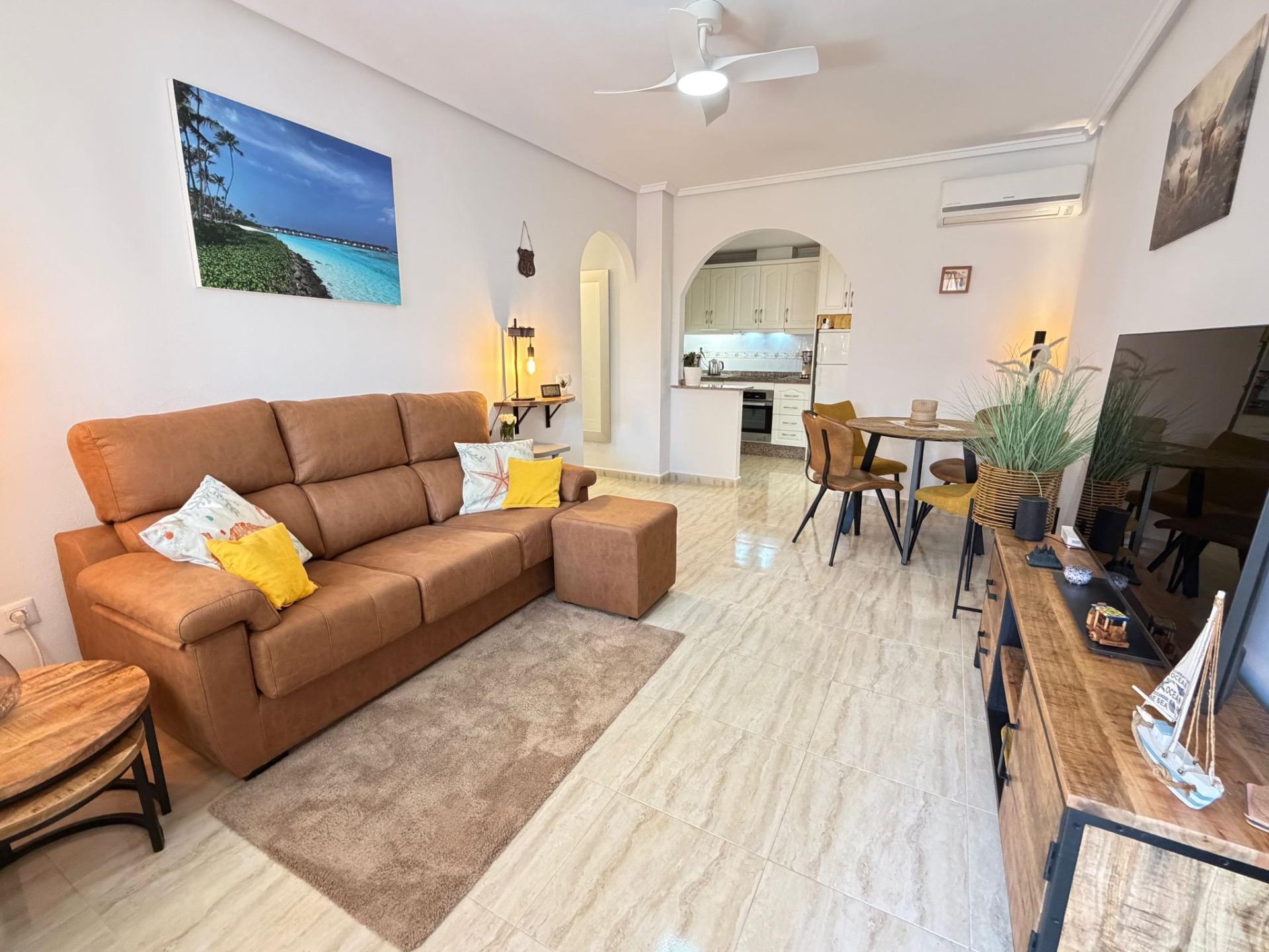 For sale - 2 Bedroom 2 Bathroom Bungalow in Orihuela Costa - Los Dolses  - Alicante