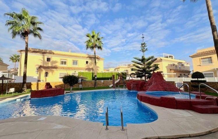 For sale - 2 Bedroom 2 Bathroom Bungalow in Orihuela Costa - Los Dolses  - Alicante