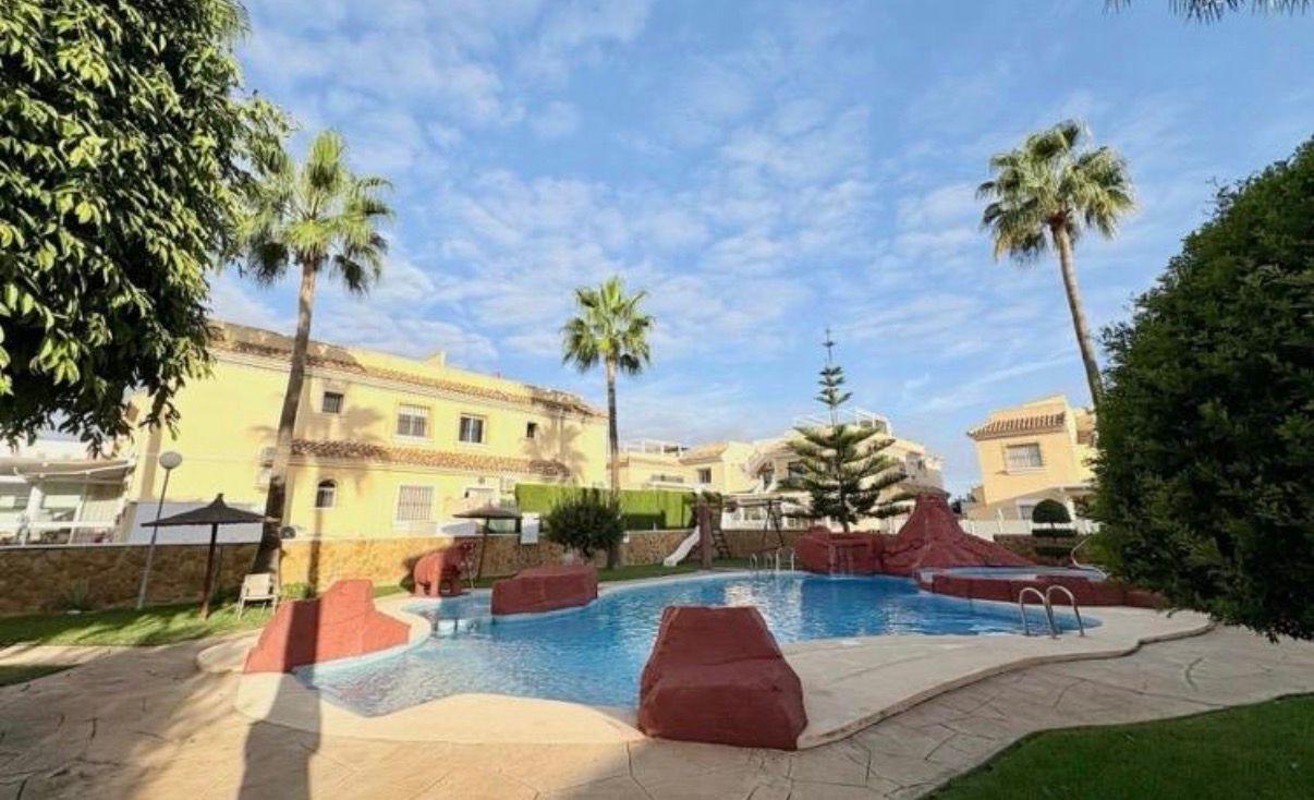 For sale - 2 Bedroom 2 Bathroom Bungalow in Orihuela Costa - Los Dolses  - Alicante