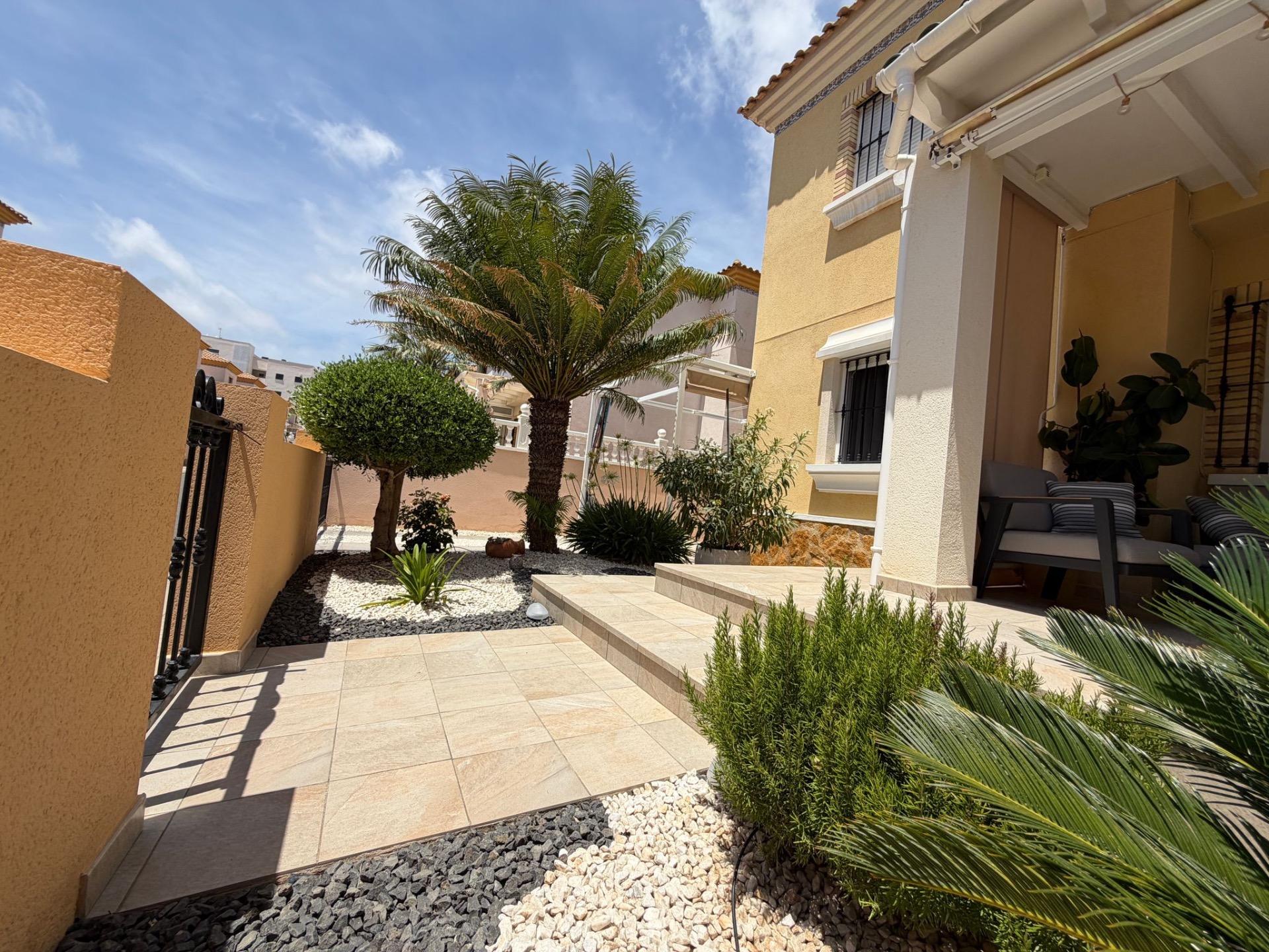 For sale - 2 Bedroom 2 Bathroom Bungalow in Orihuela Costa - Los Dolses  - Alicante