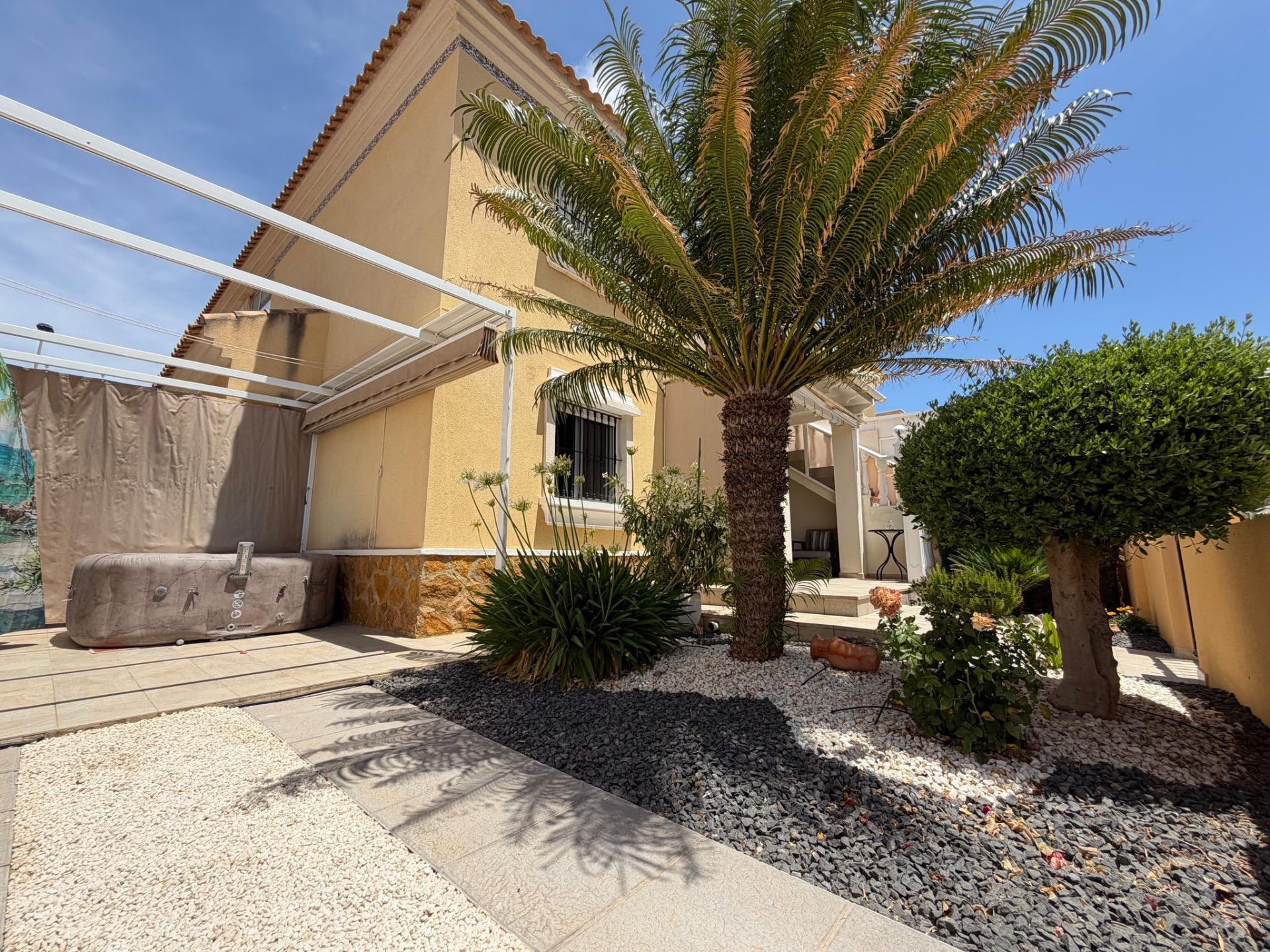 For sale - 2 Bedroom 2 Bathroom Bungalow in Orihuela Costa - Los Dolses  - Alicante