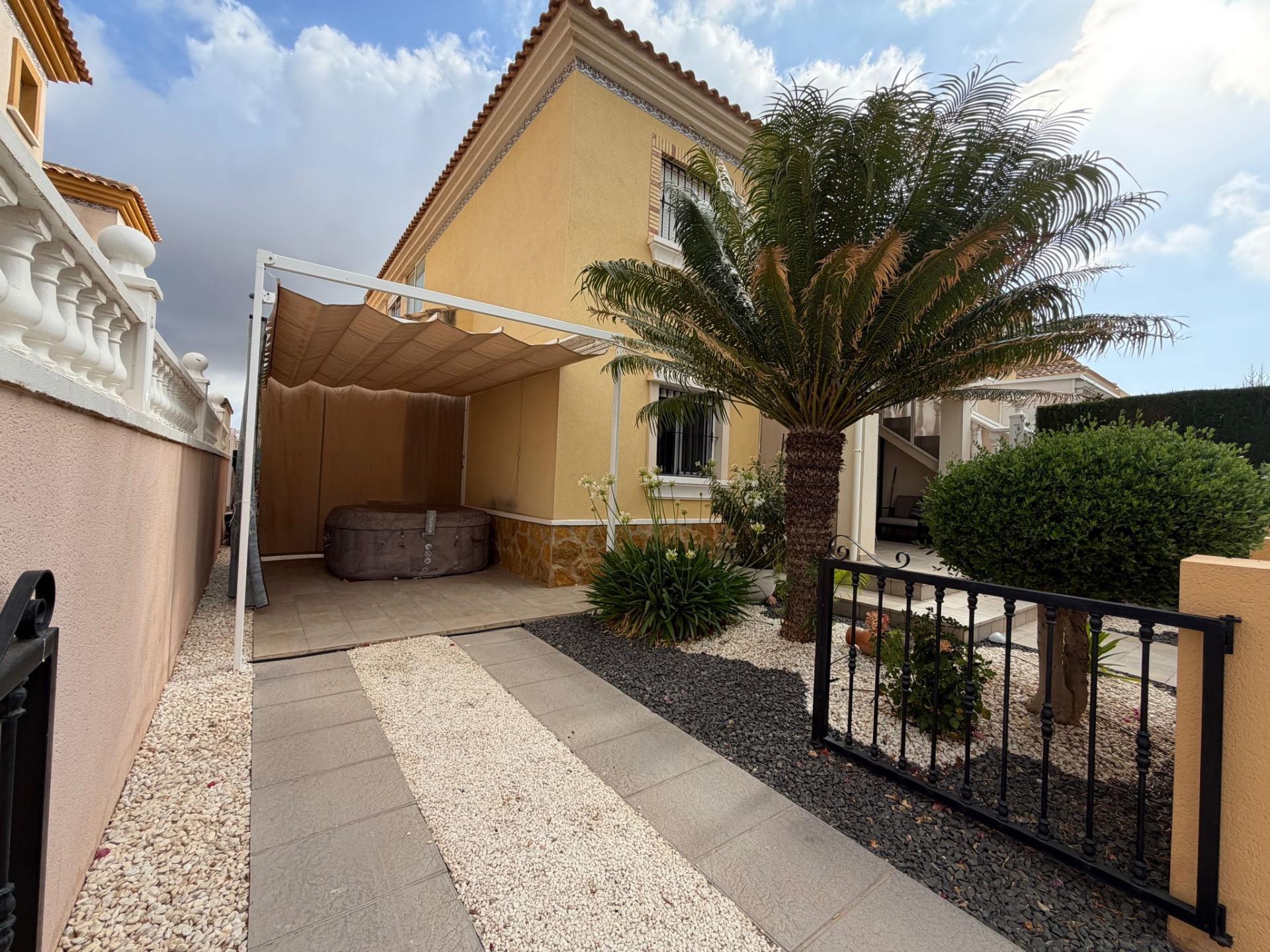 For sale - 2 Bedroom 2 Bathroom Bungalow in Orihuela Costa - Los Dolses  - Alicante