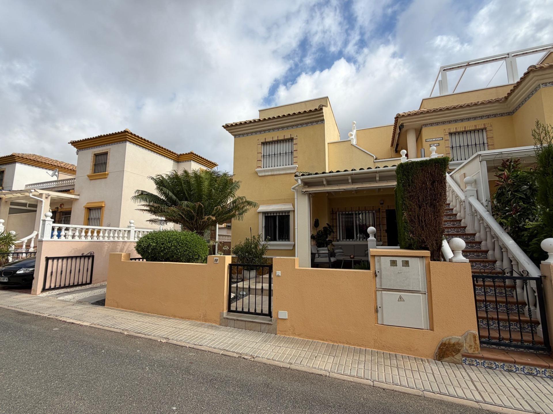 For sale - 2 Bedroom 2 Bathroom Bungalow in Orihuela Costa - Los Dolses  - Alicante