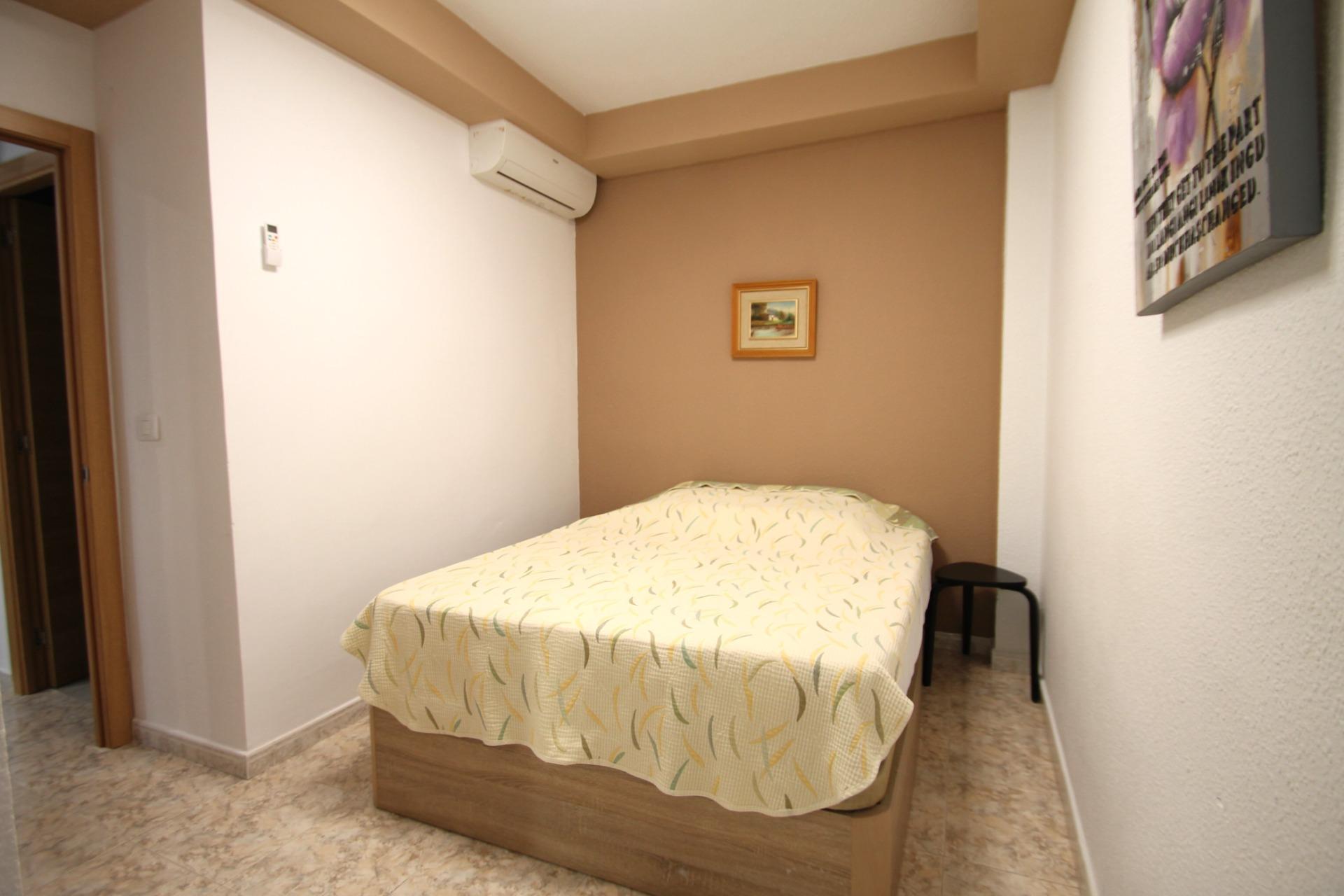 For sale - 2 Bedroom 1 Bathroom Apartment in Torrevieja - Playa De Los Naufragos  - Alicante