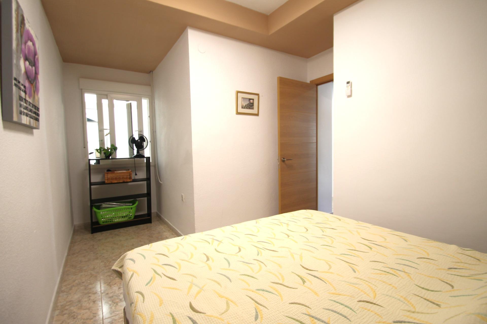 For sale - 2 Bedroom 1 Bathroom Apartment in Torrevieja - Playa De Los Naufragos  - Alicante