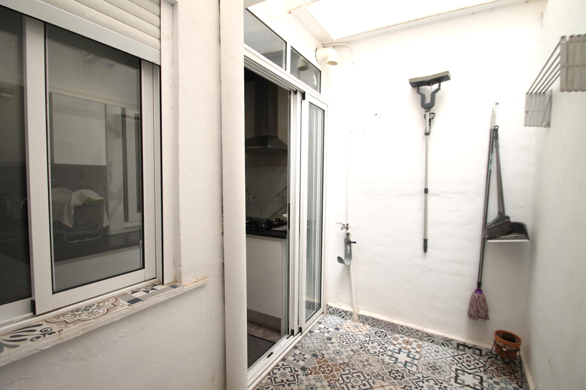 For sale - 2 Bedroom 1 Bathroom Apartment in Torrevieja - Playa De Los Naufragos  - Alicante