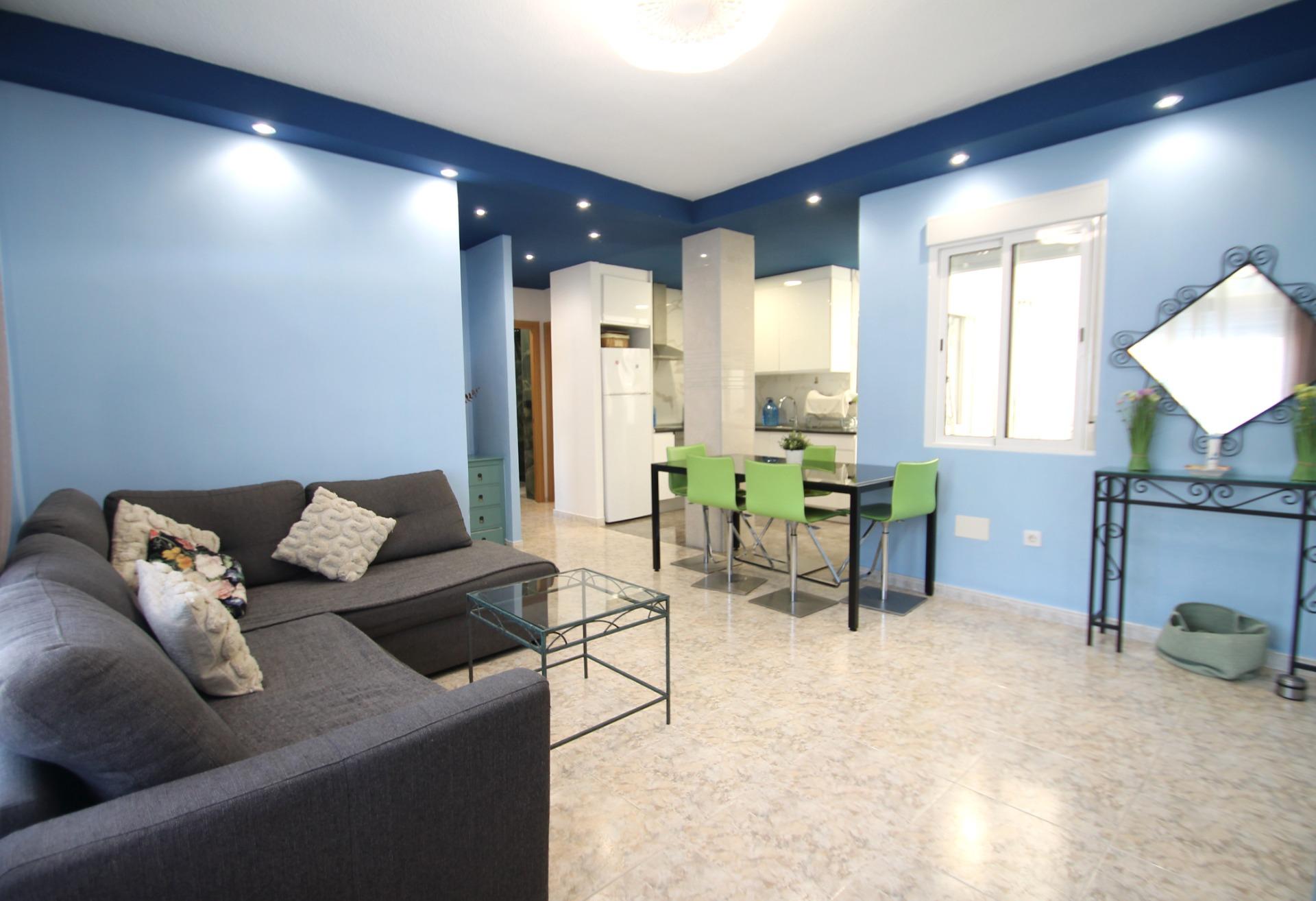 For sale - 2 Bedroom 1 Bathroom Apartment in Torrevieja - Playa De Los Naufragos  - Alicante