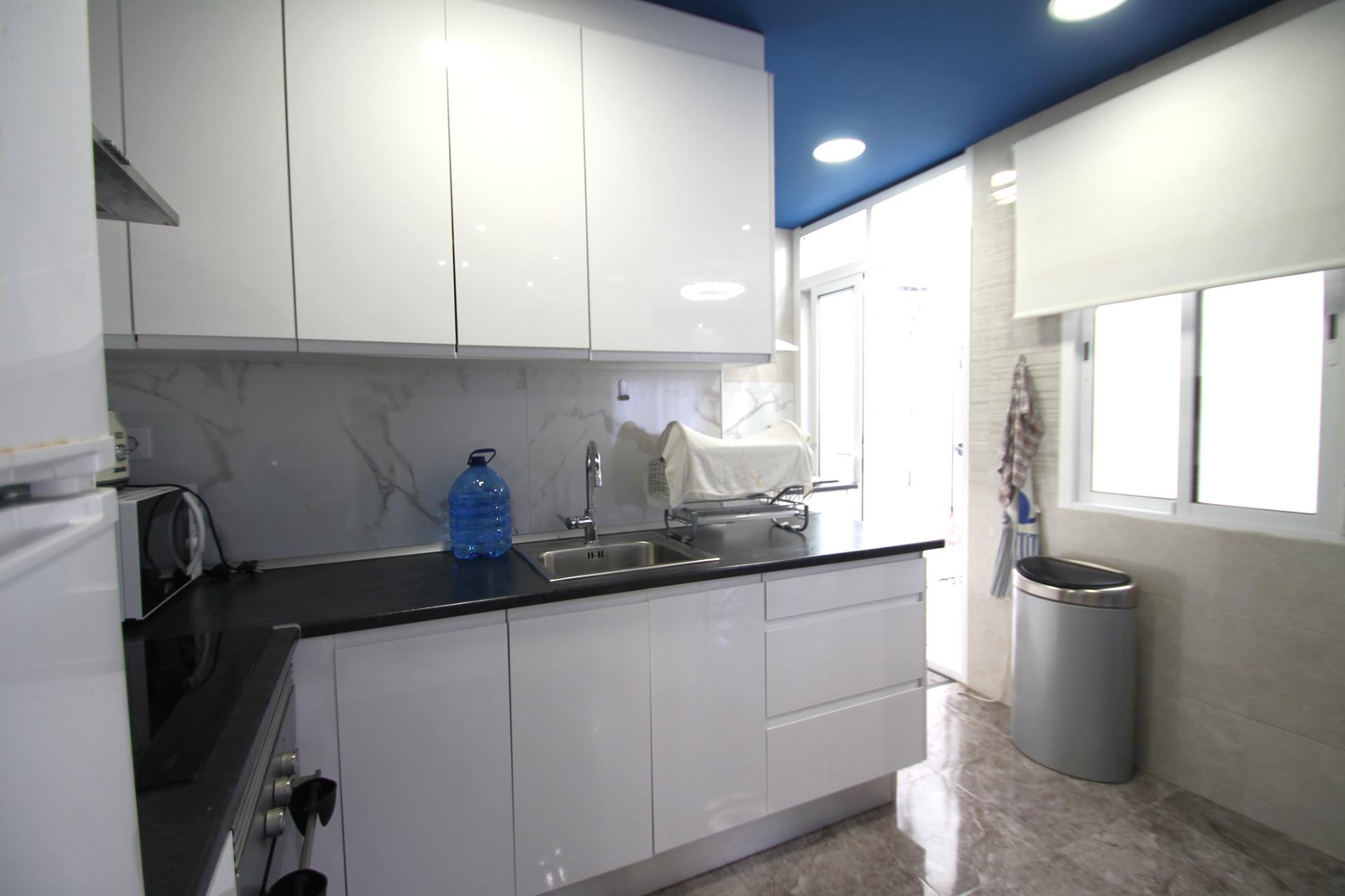 For sale - 2 Bedroom 1 Bathroom Apartment in Torrevieja - Playa De Los Naufragos  - Alicante
