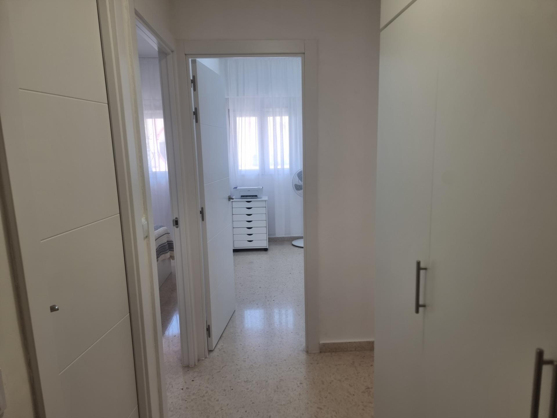 For sale - 2 Bedroom 1 Bathroom Apartment in Torrevieja - Playa De Los Locos  - Alicante