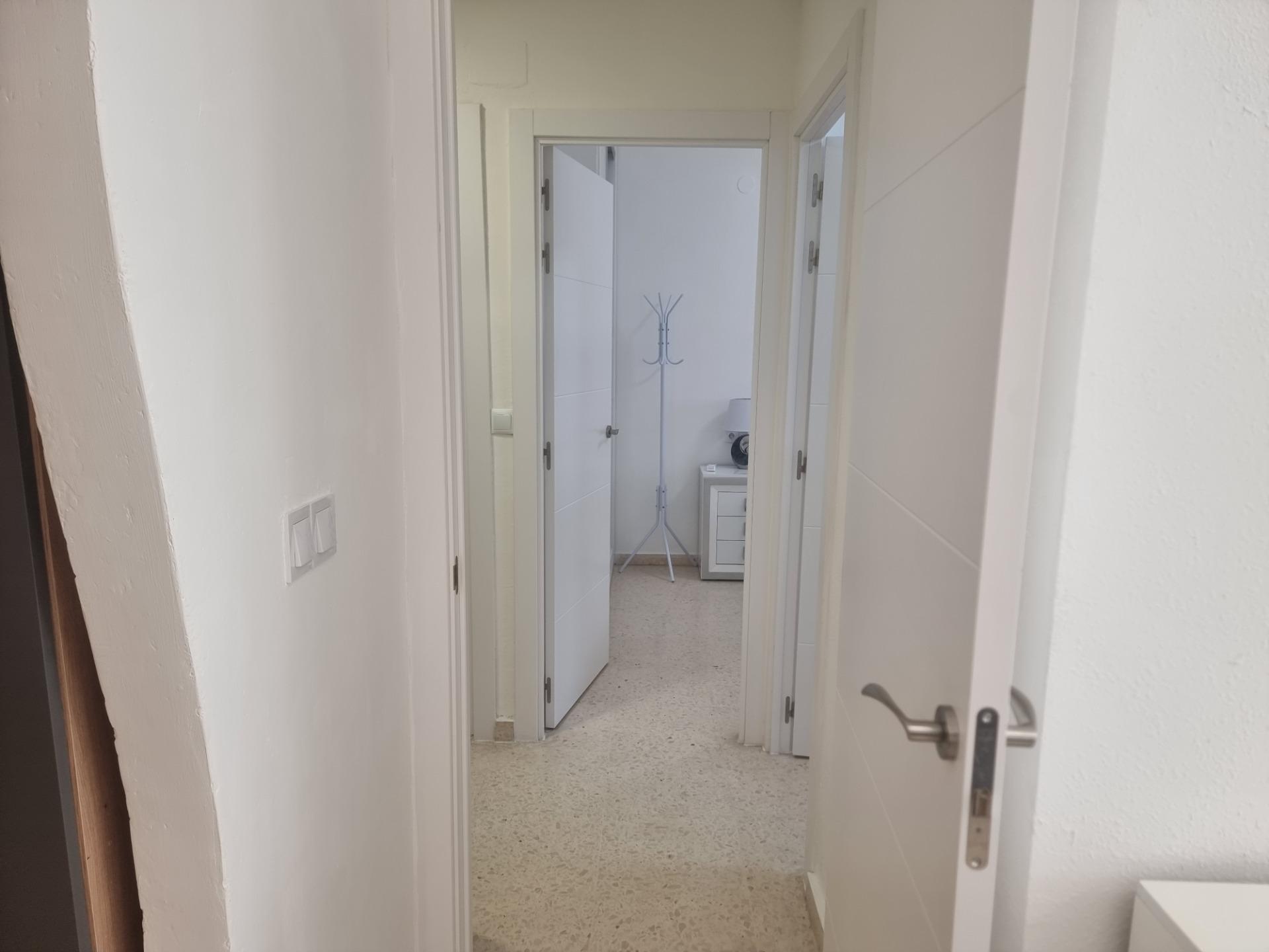 For sale - 2 Bedroom 1 Bathroom Apartment in Torrevieja - Playa De Los Locos  - Alicante